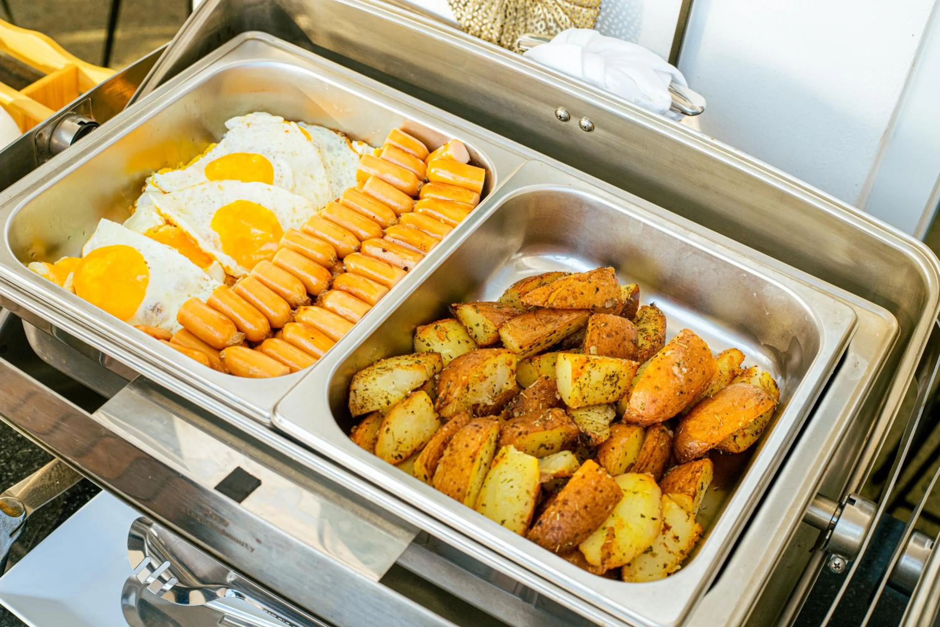 Food and drinks in The B Resort