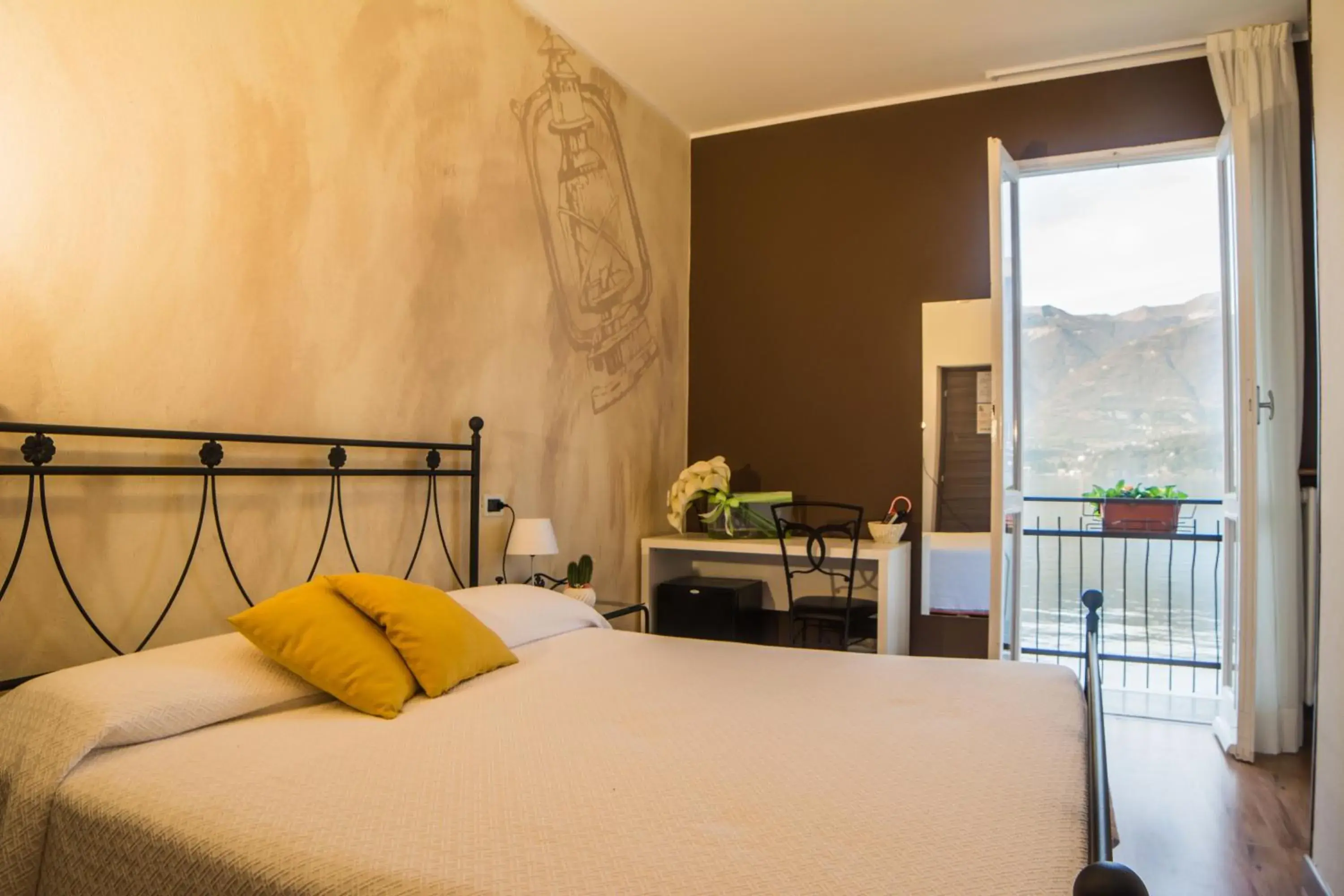 Double Room with Lake View in Crotto dei Pescatori Double Room with Lake View in Crotto dei Pescatori