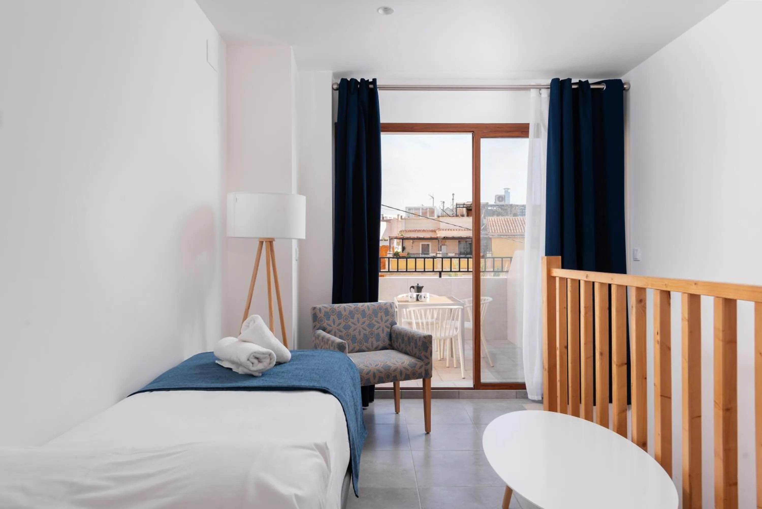 Balcony/Terrace, Bed in Apartamentos Quijano by Be Alicante