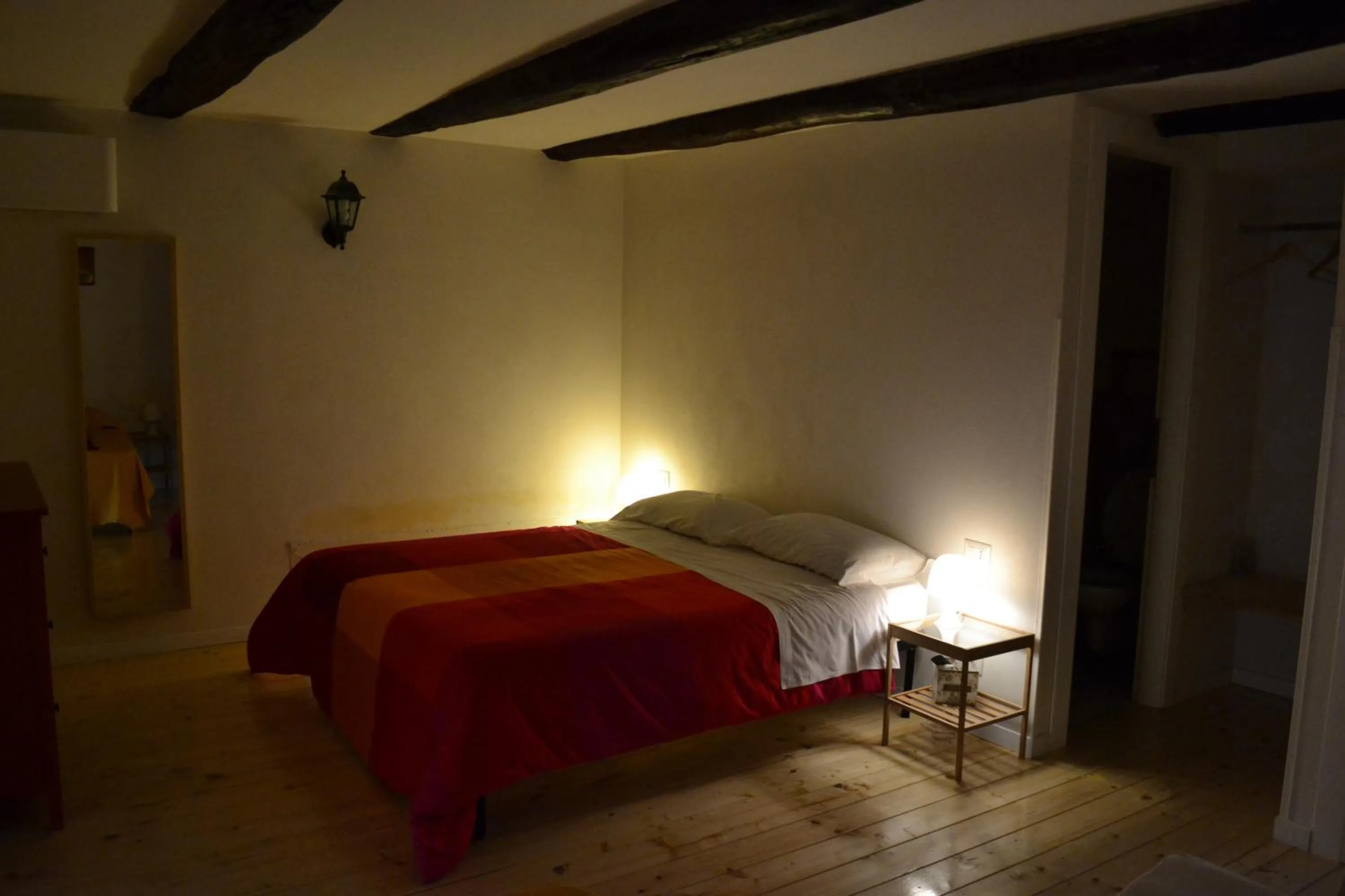 Bedroom, Bed in Monaciello