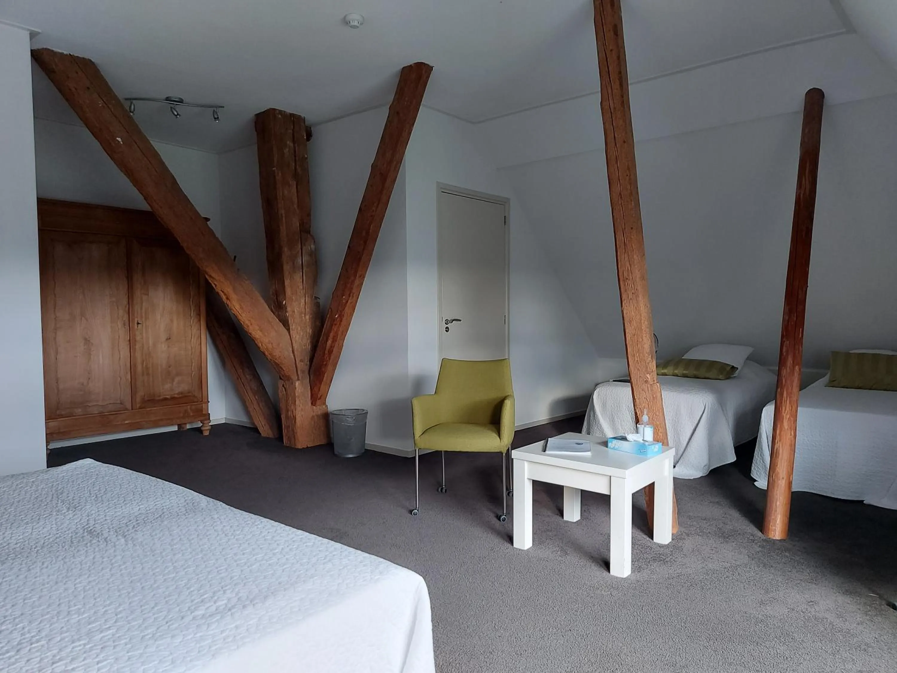 Bedroom, Bed in Piaam State