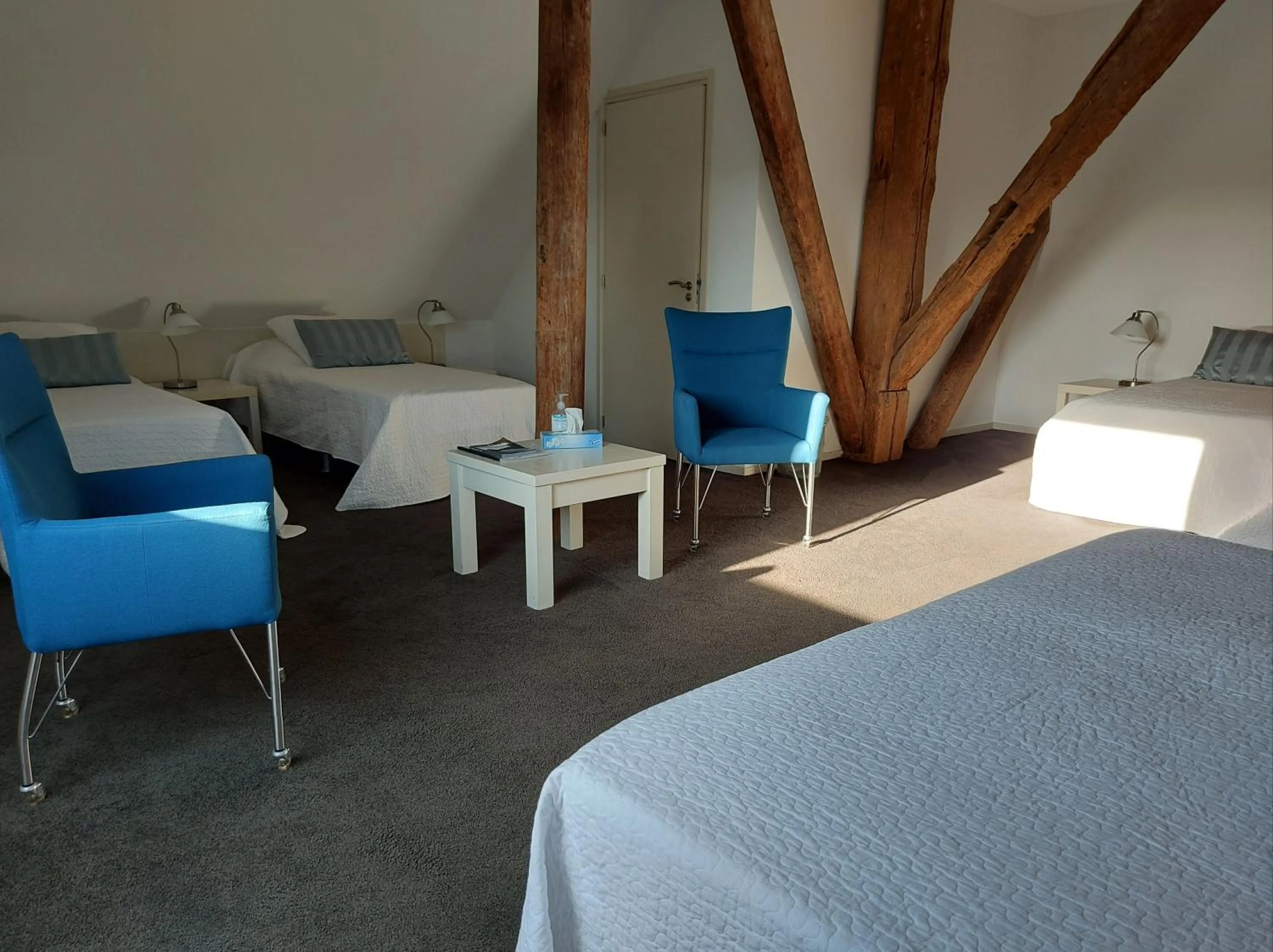 Bedroom, Bed in Piaam State