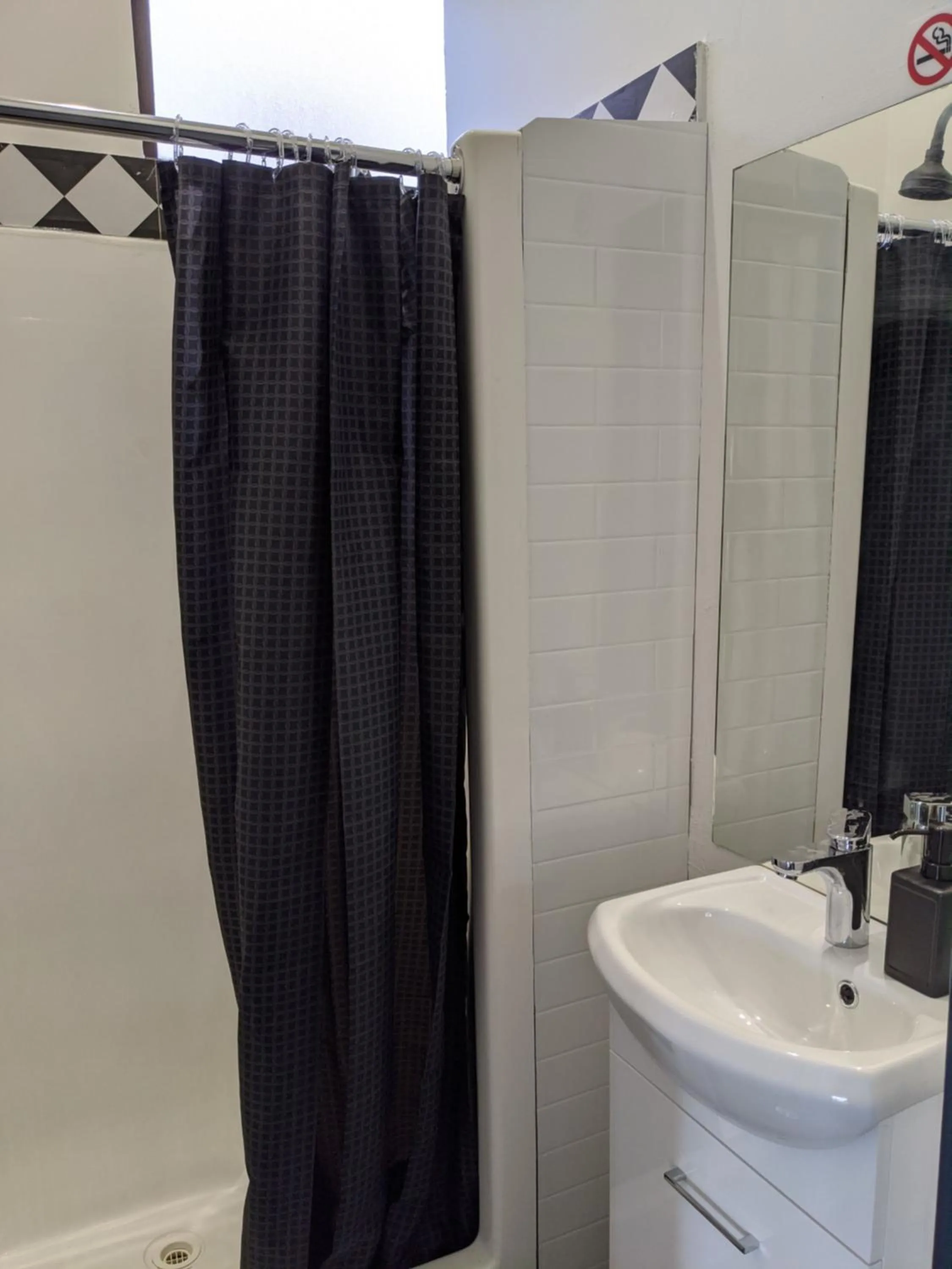 Bathroom in Queen Victoria Hostel