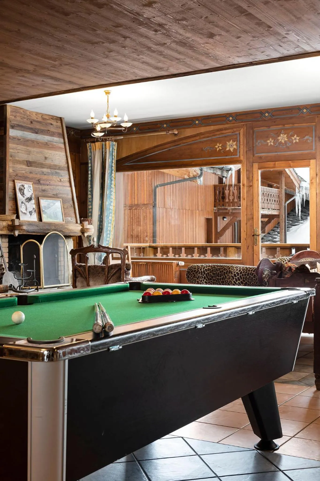 Lounge or bar in Hôtel Les Balcons Village