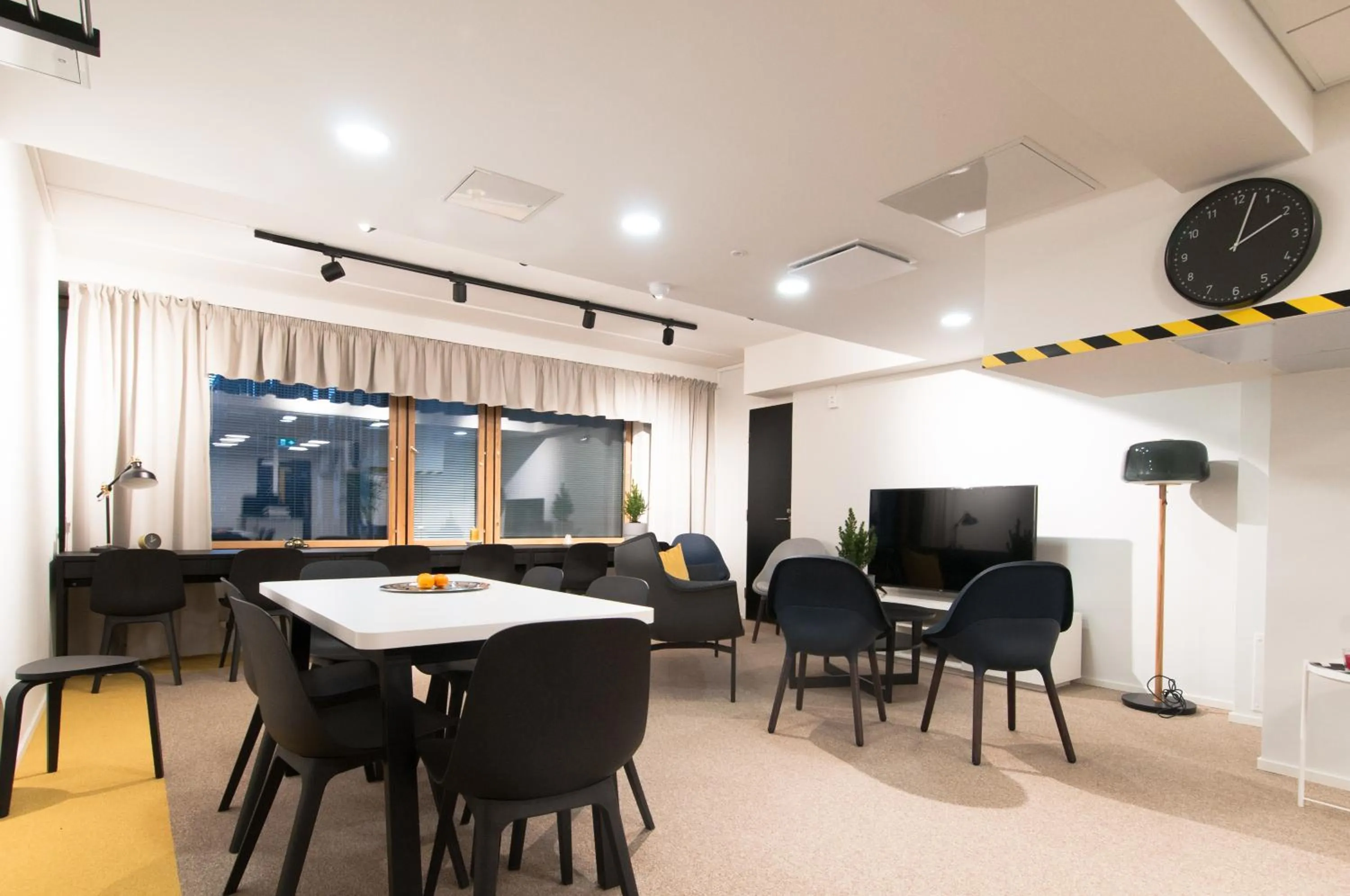 Lounge or bar in Aikatalo Hostel Helsinki