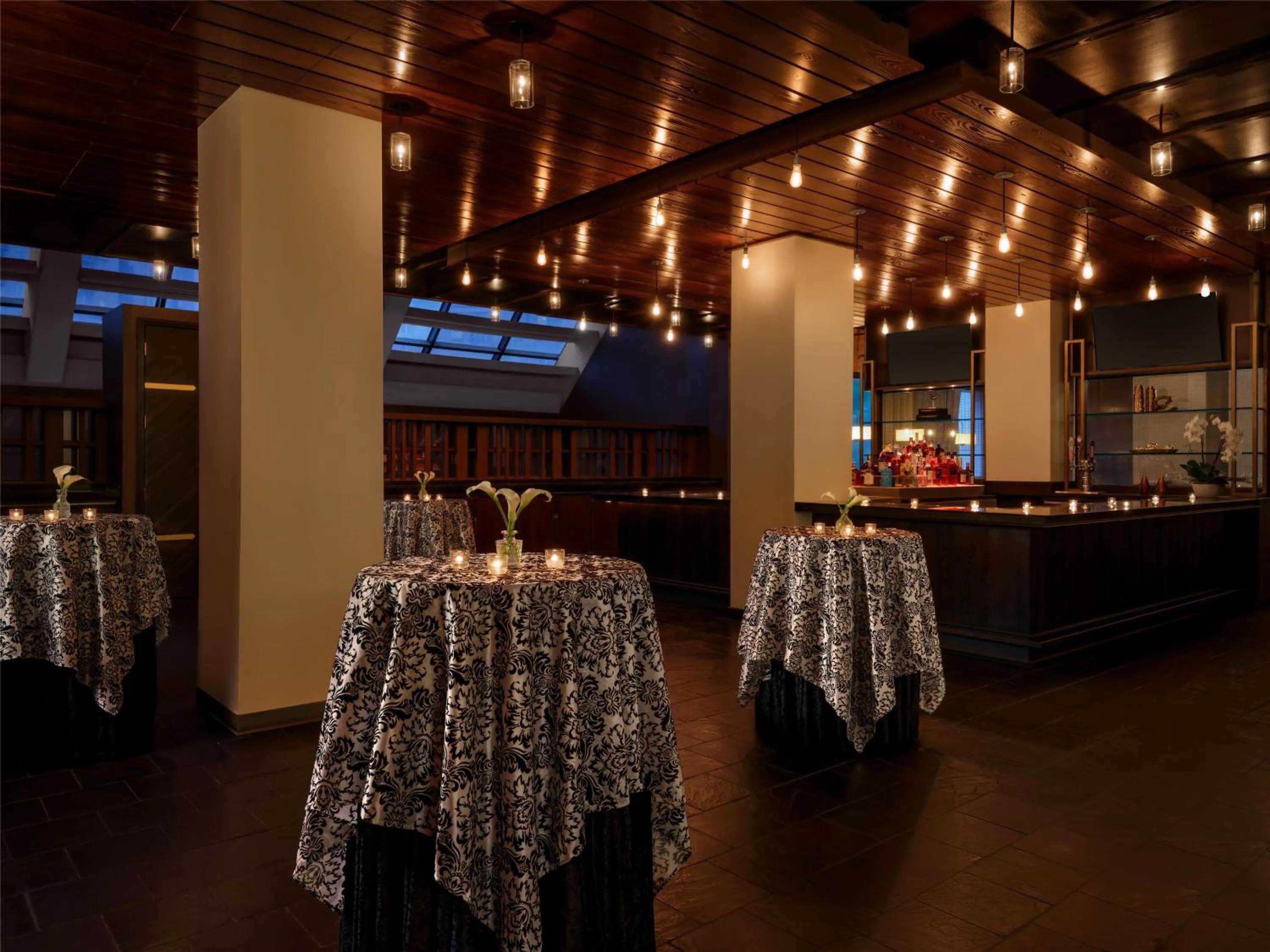 Lounge or bar in The Starling Atlanta Midtown, Curio Collection by Hilton
