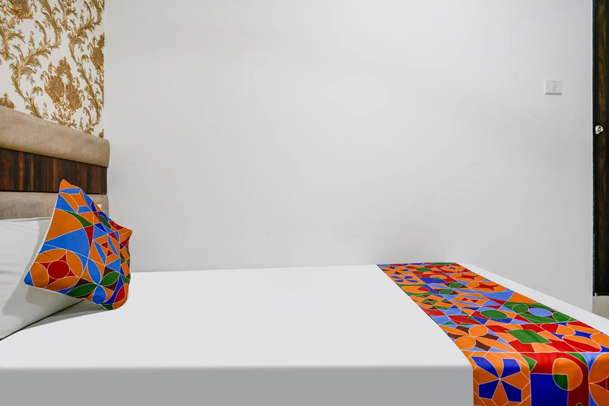 Bed in FabHotel Elvis Inn - Nr Mumbai International Airport