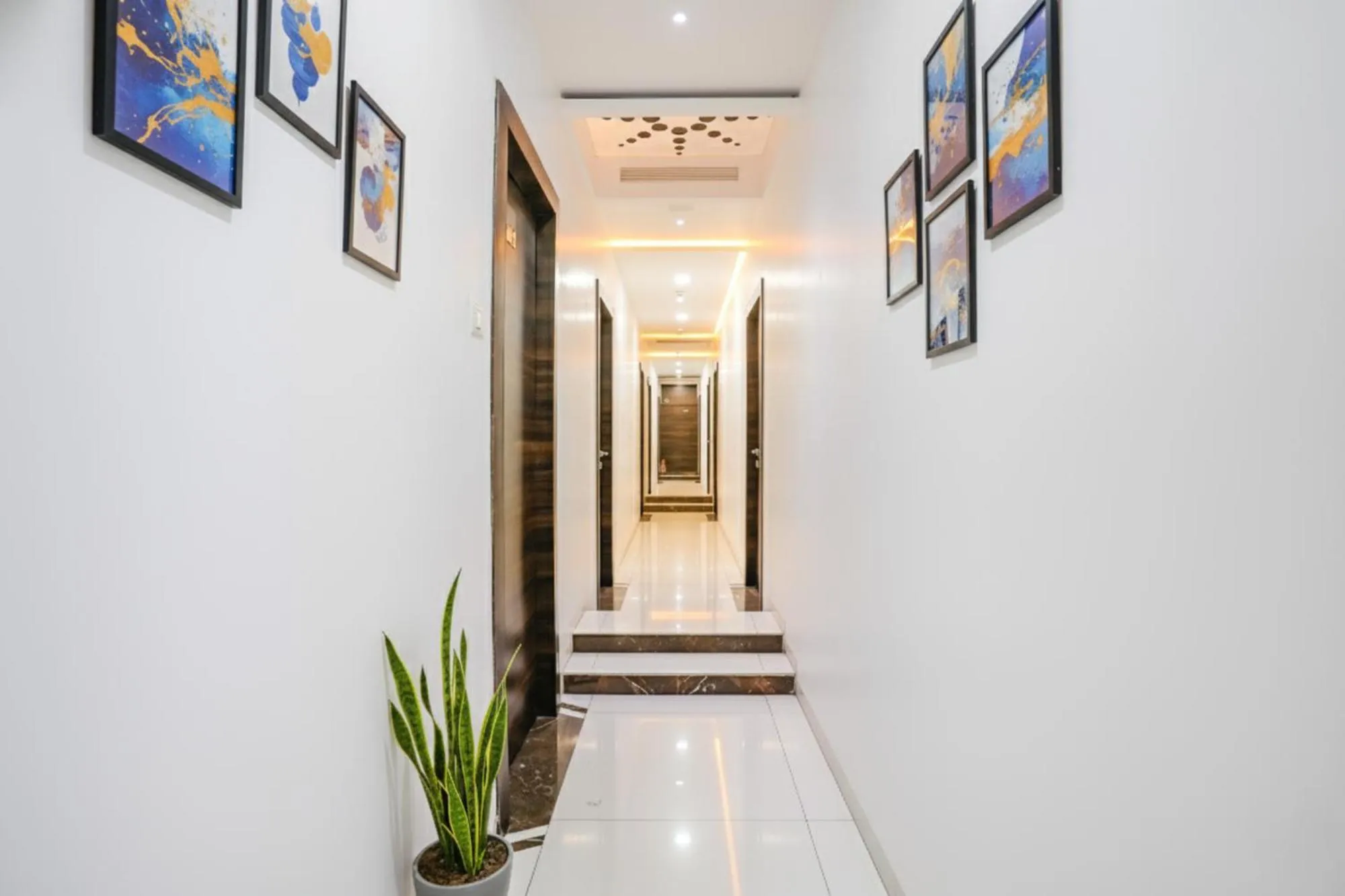 Lobby or reception in FabHotel Elvis Inn - Nr Mumbai International Airport