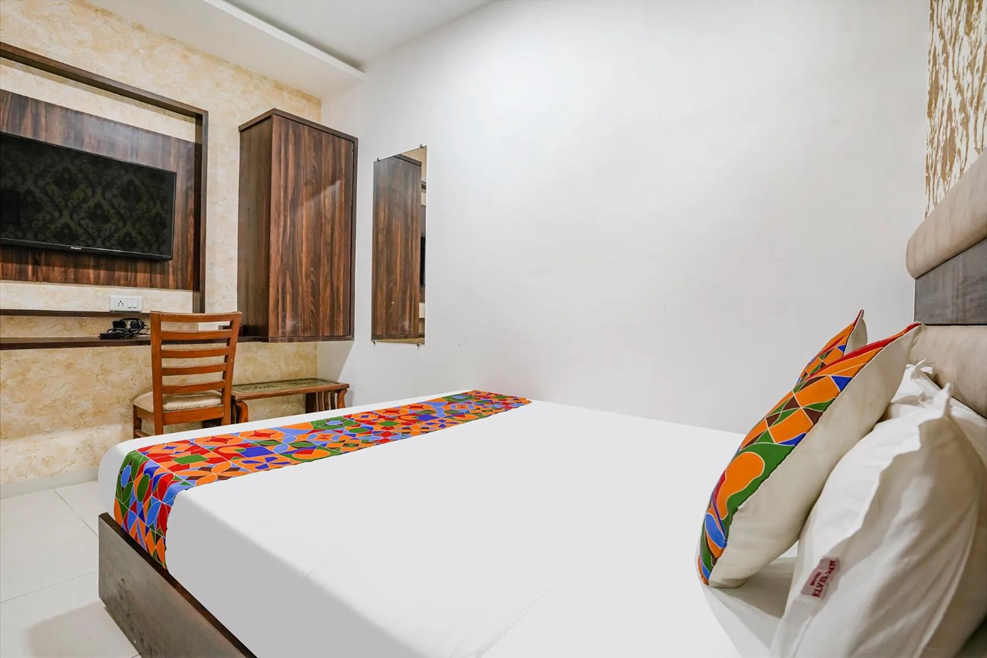 Bed in FabHotel Elvis Inn - Nr Mumbai International Airport