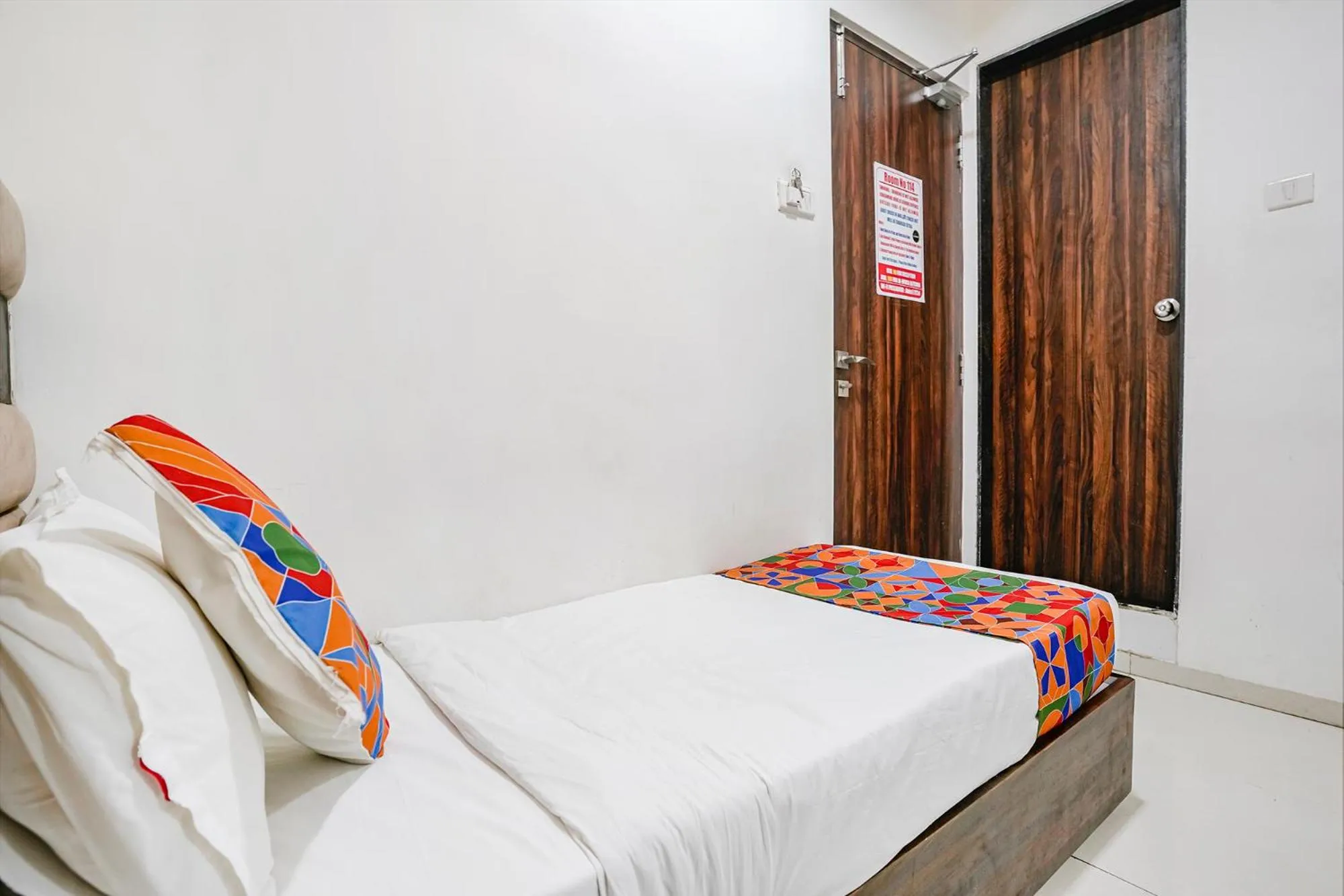 Bed in FabHotel Elvis Inn - Nr Mumbai International Airport