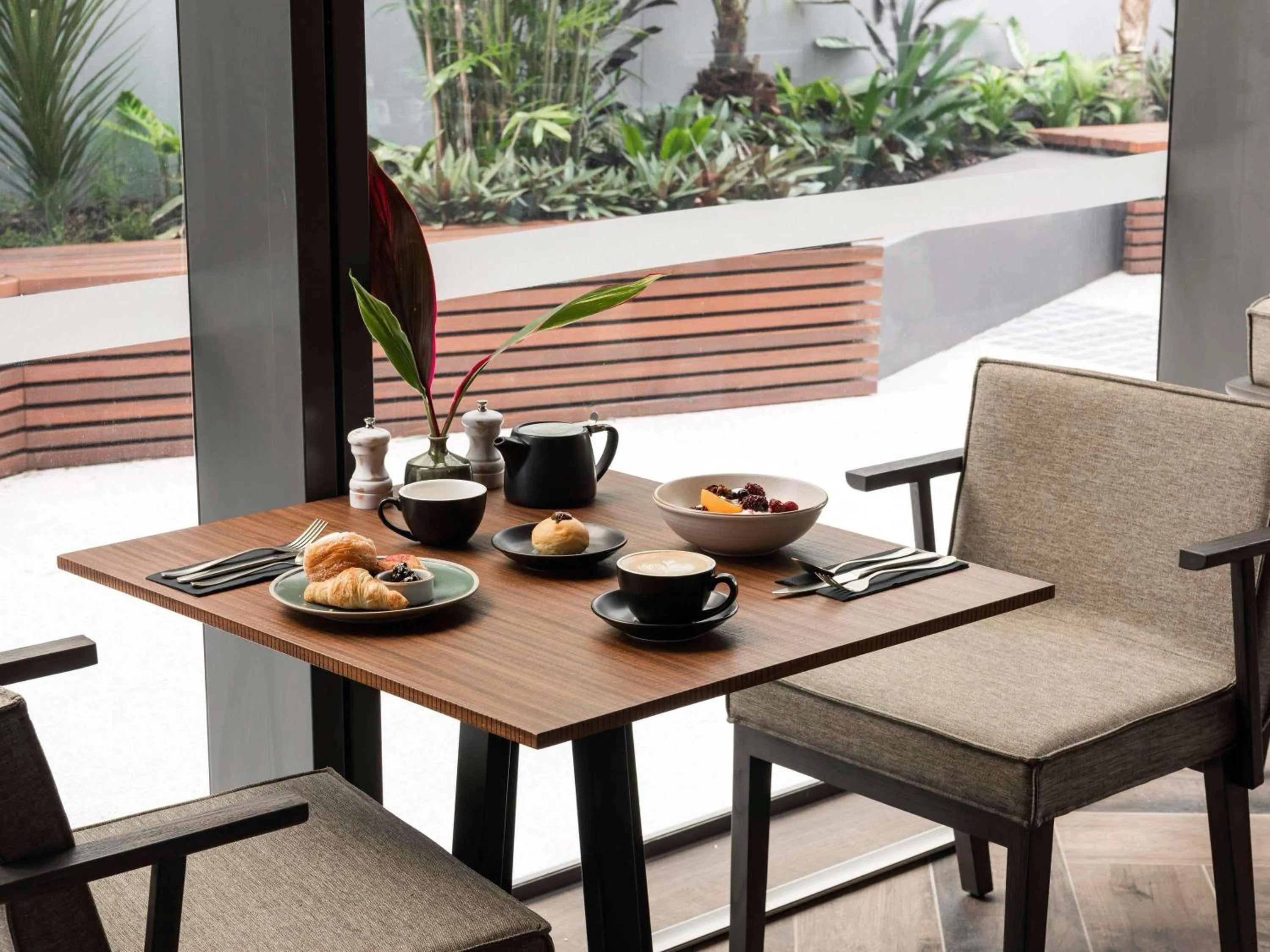 Restaurant/places to eat in Novotel Perth Murray Street