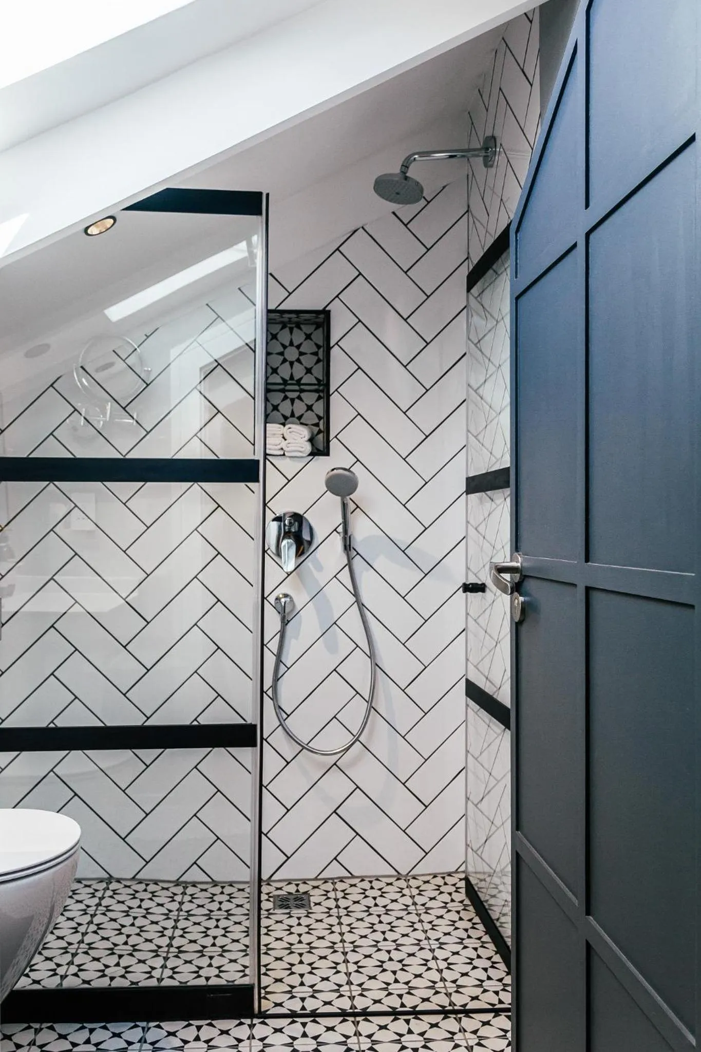 Shower in Pineapple House Boutique Hotel