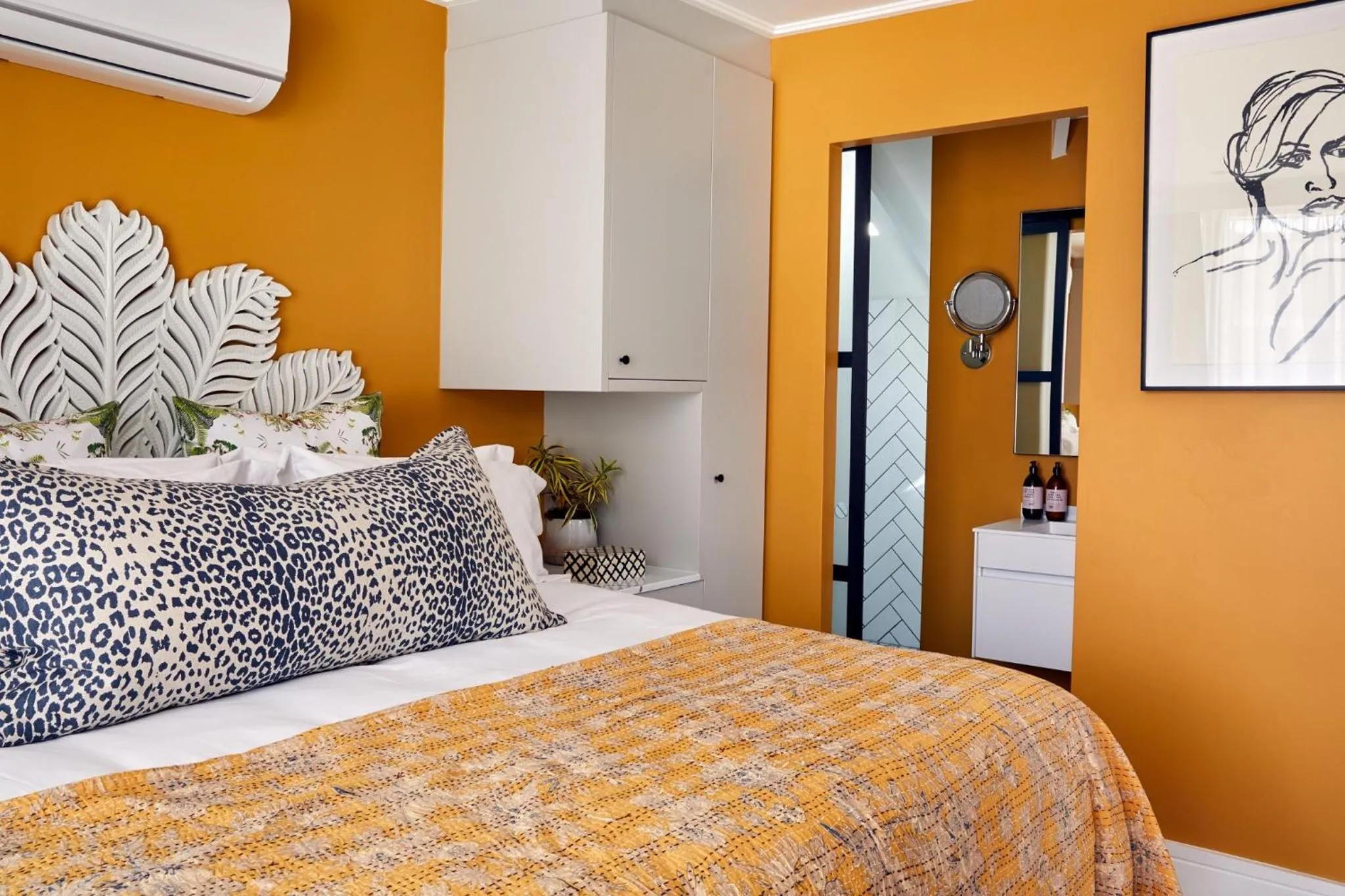 Bed in Pineapple House Boutique Hotel