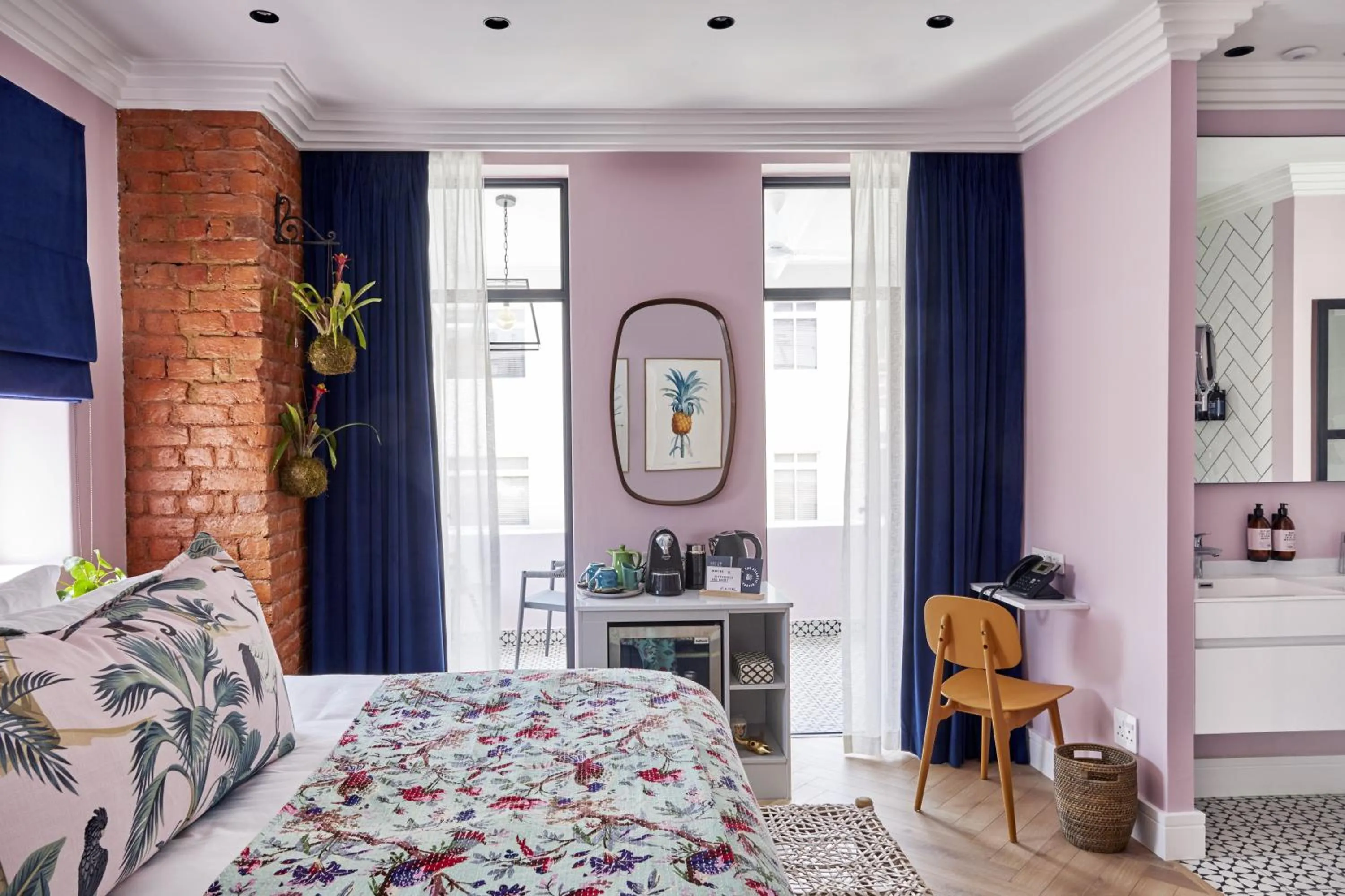 Bed in Pineapple House Boutique Hotel