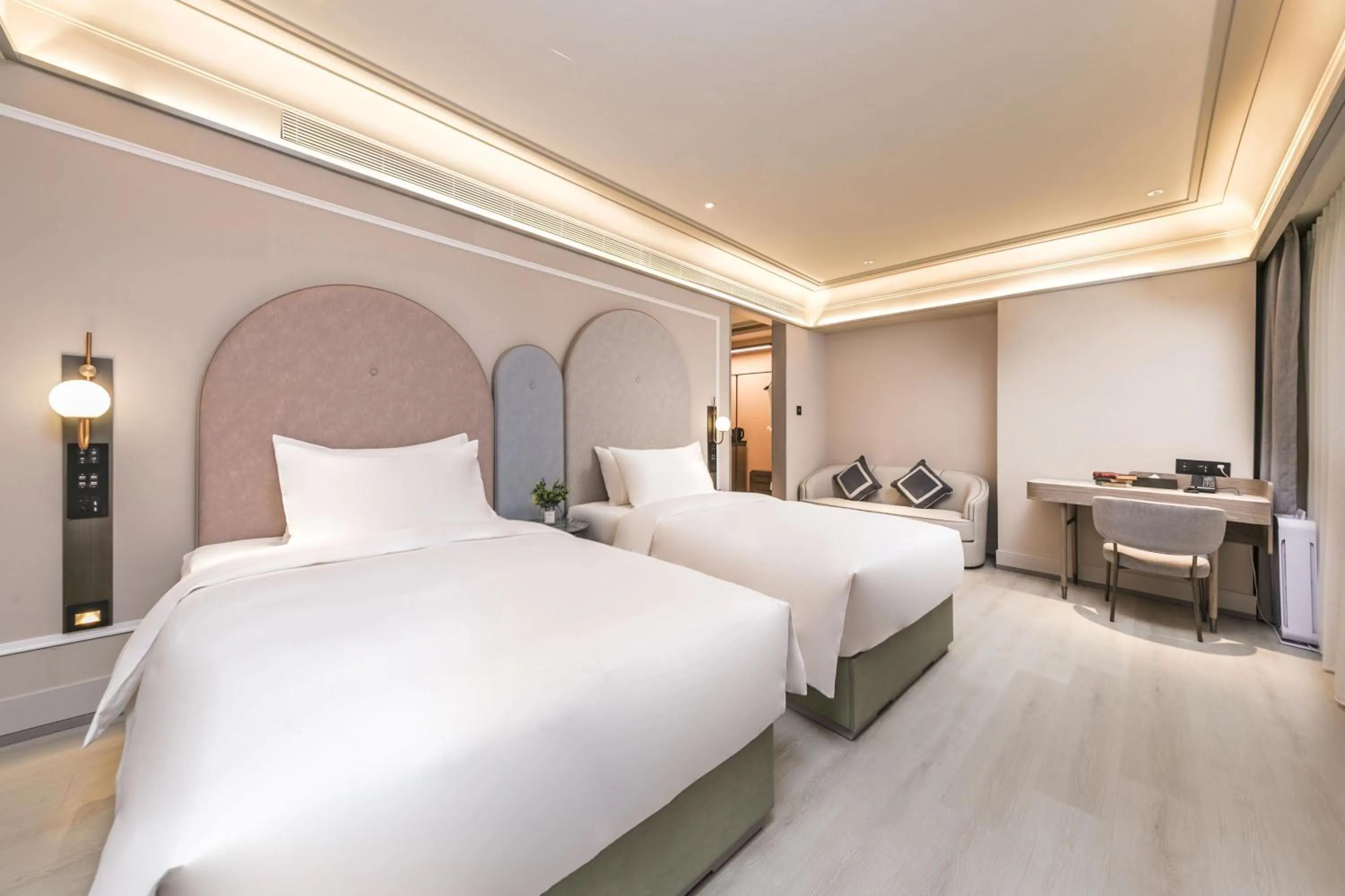 Photo of the whole room, Bed in Mercure Fuzhou Downtown