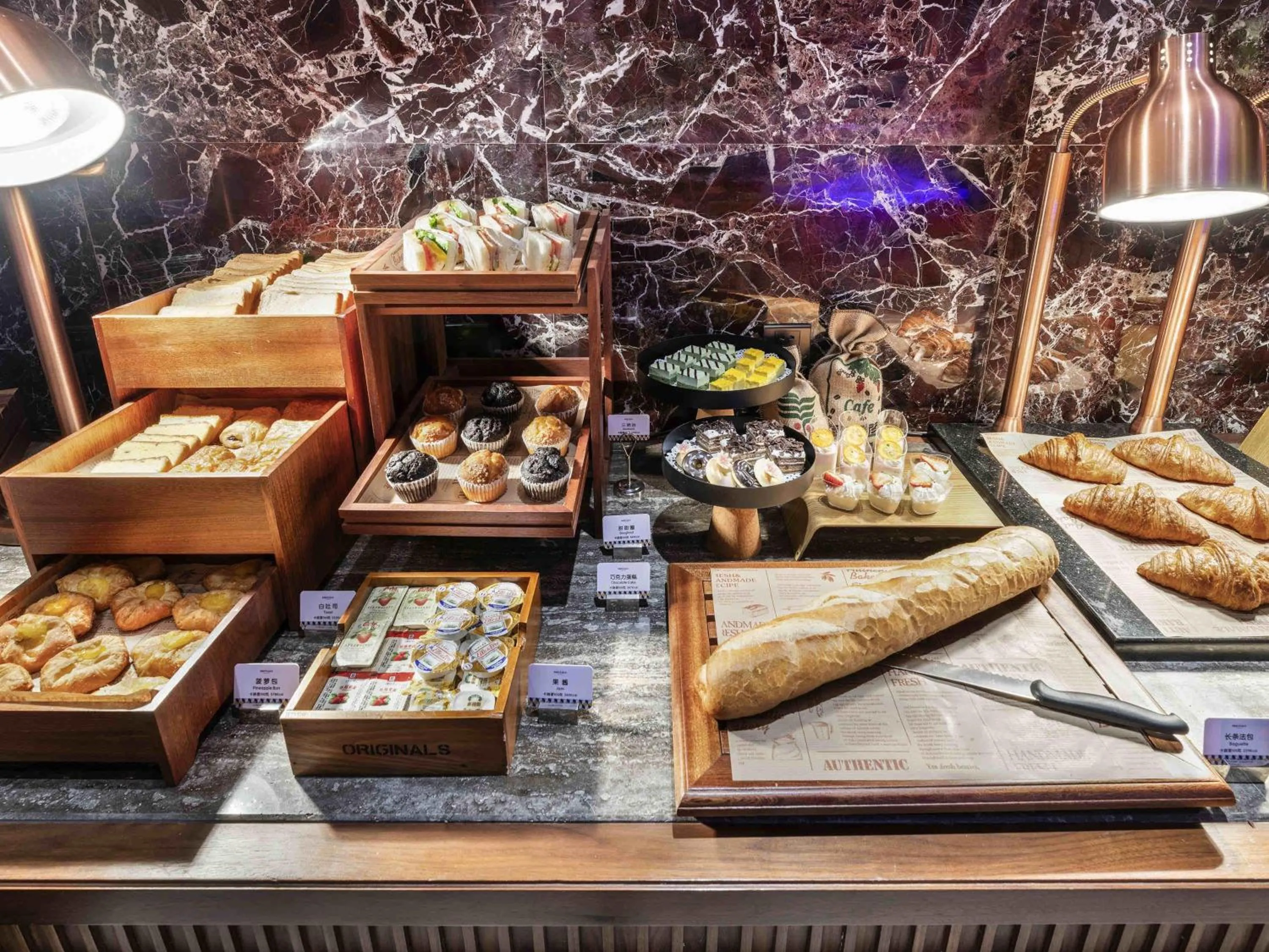 Restaurant/places to eat in Mercure Nanjing Downtown