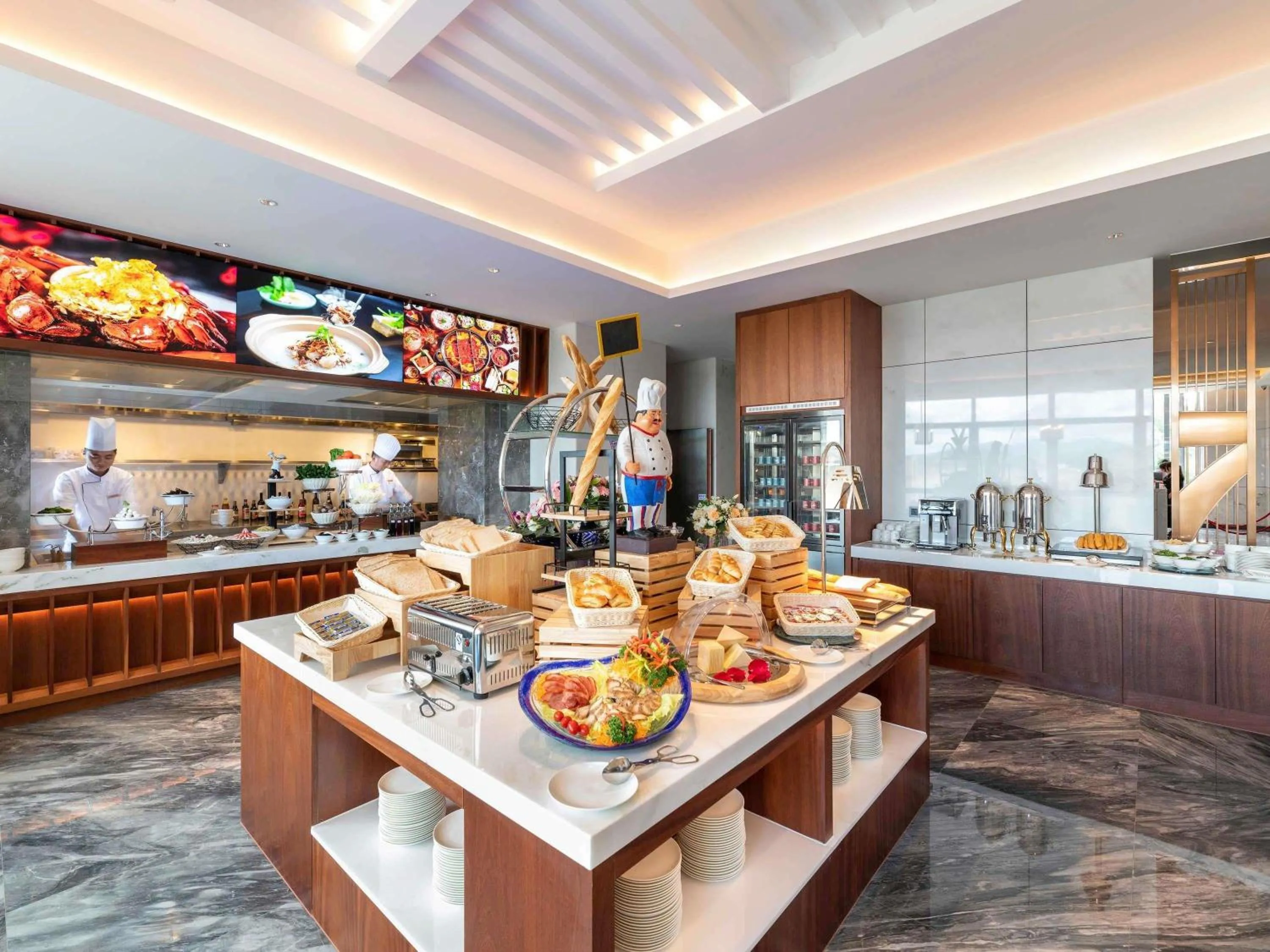 Restaurant/places to eat in Mercure Shenzhen Longgang