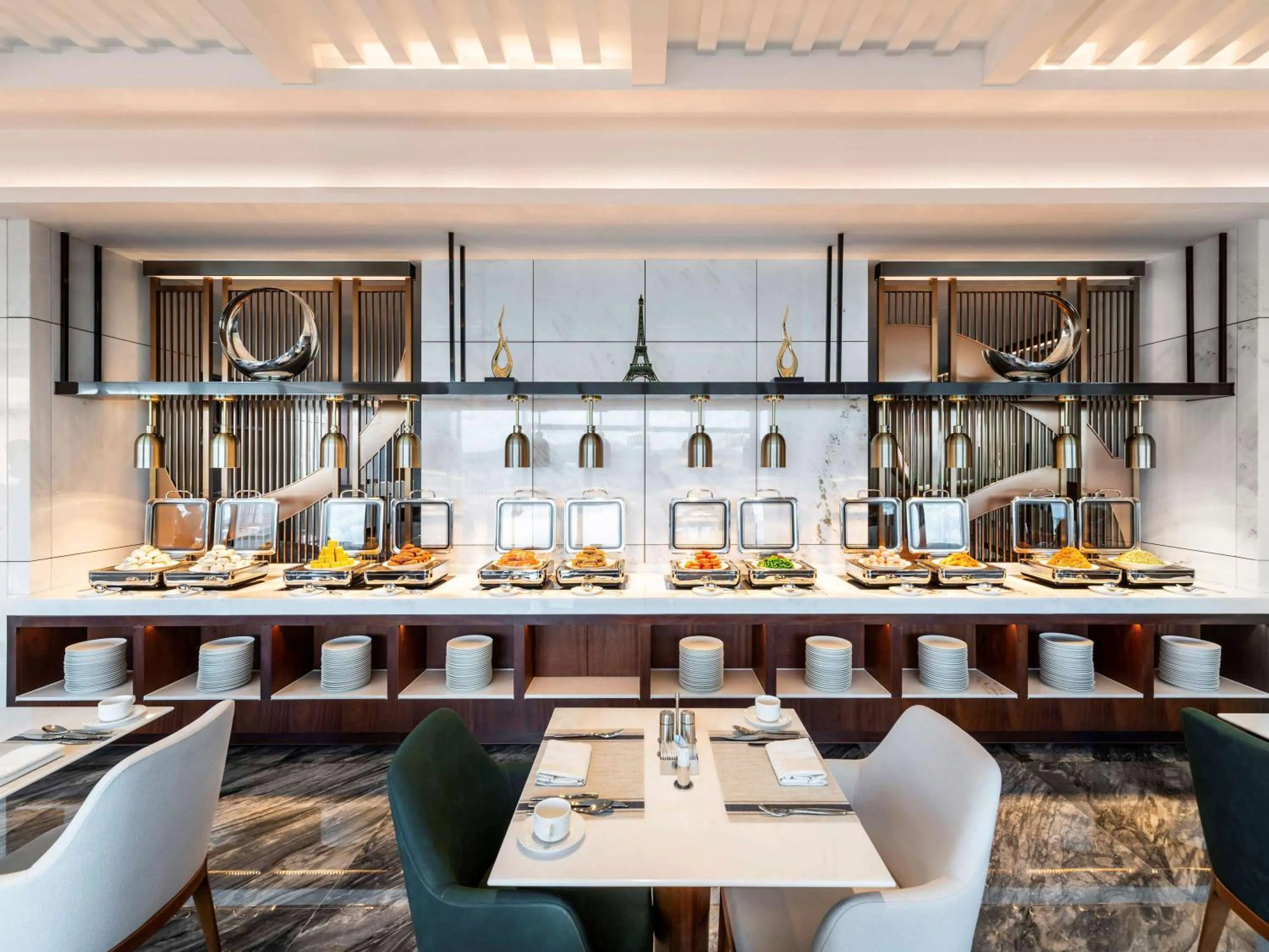 Restaurant/places to eat in Mercure Shenzhen Longgang