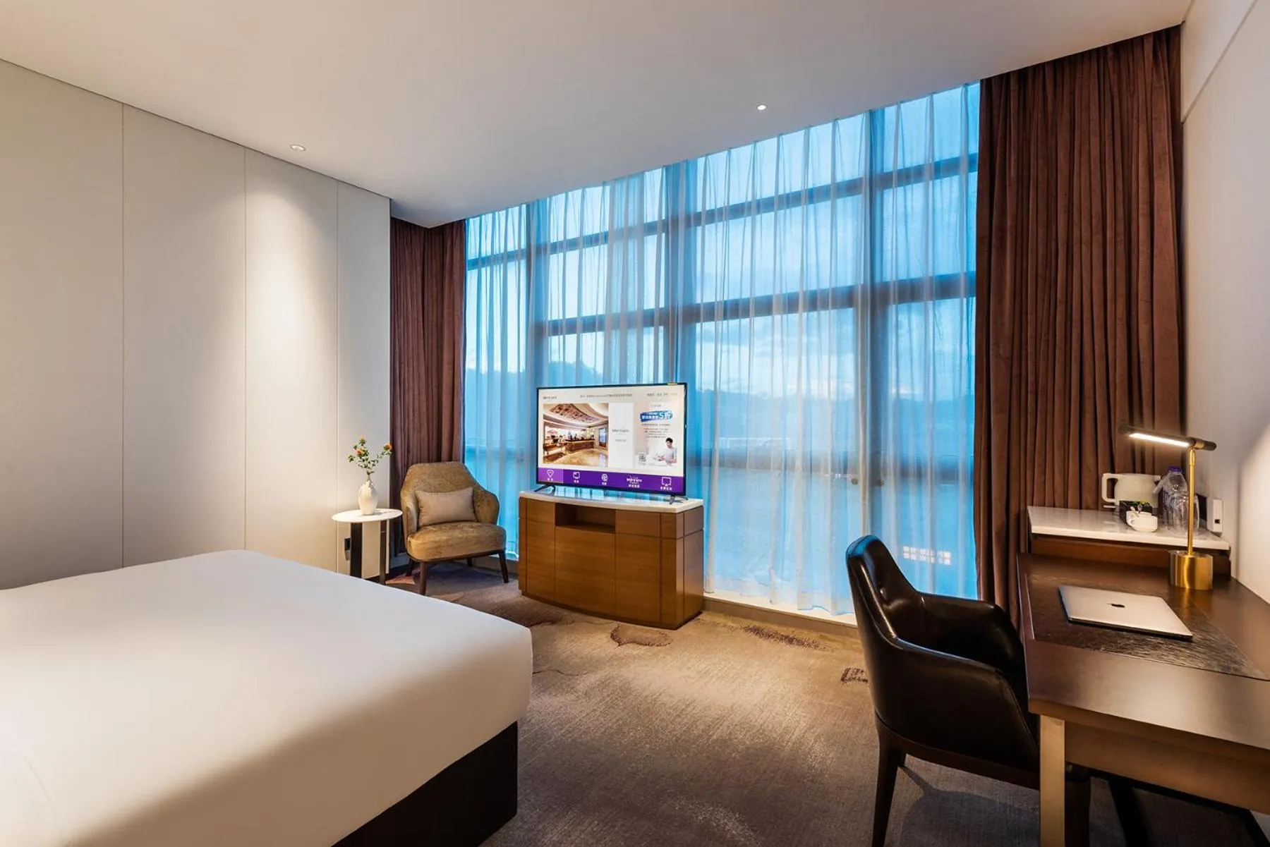 Bed in Mercure Shenzhen Longgang