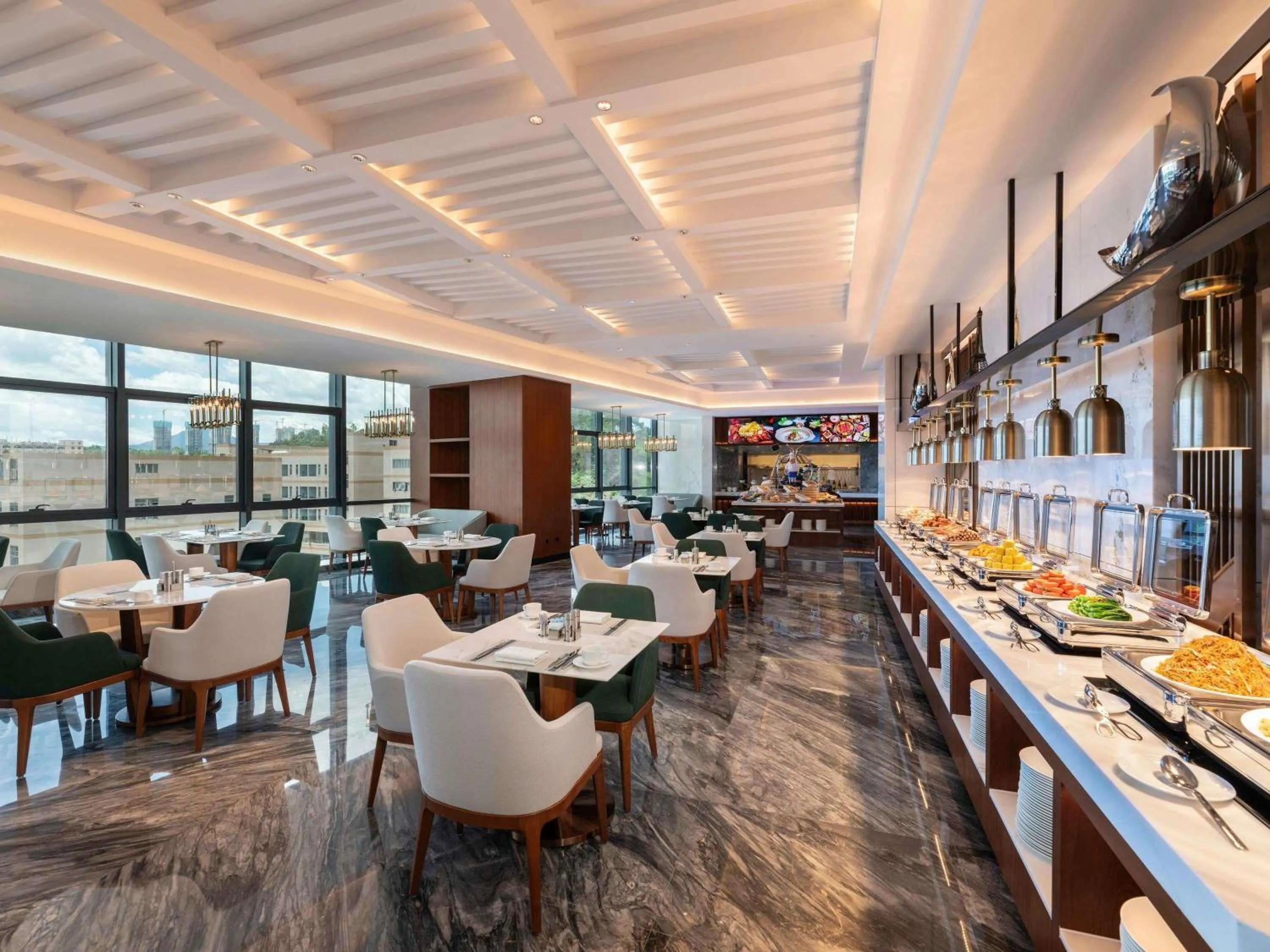 Restaurant/places to eat in Mercure Shenzhen Longgang