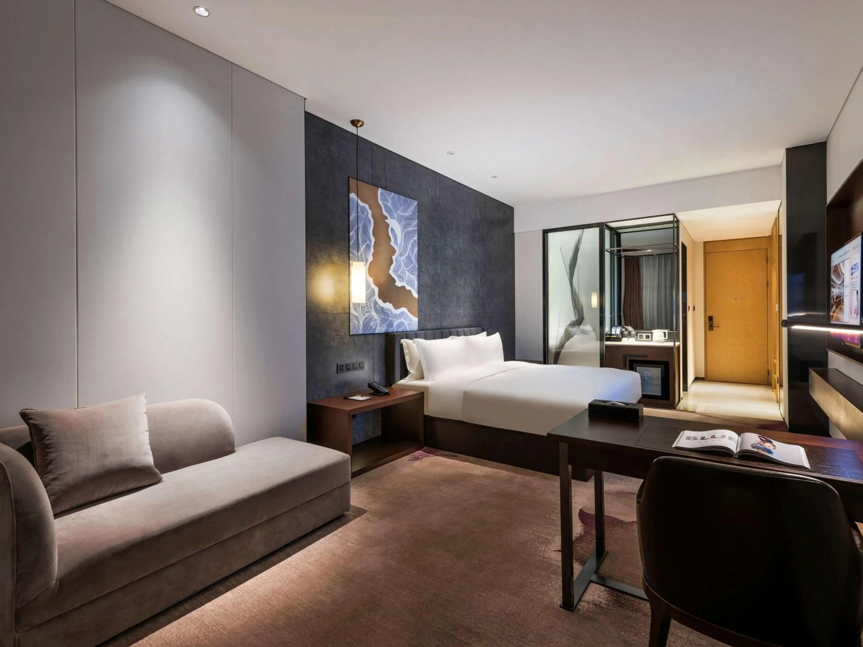 Photo of the whole room, Bed in Mercure Shenzhen Longgang