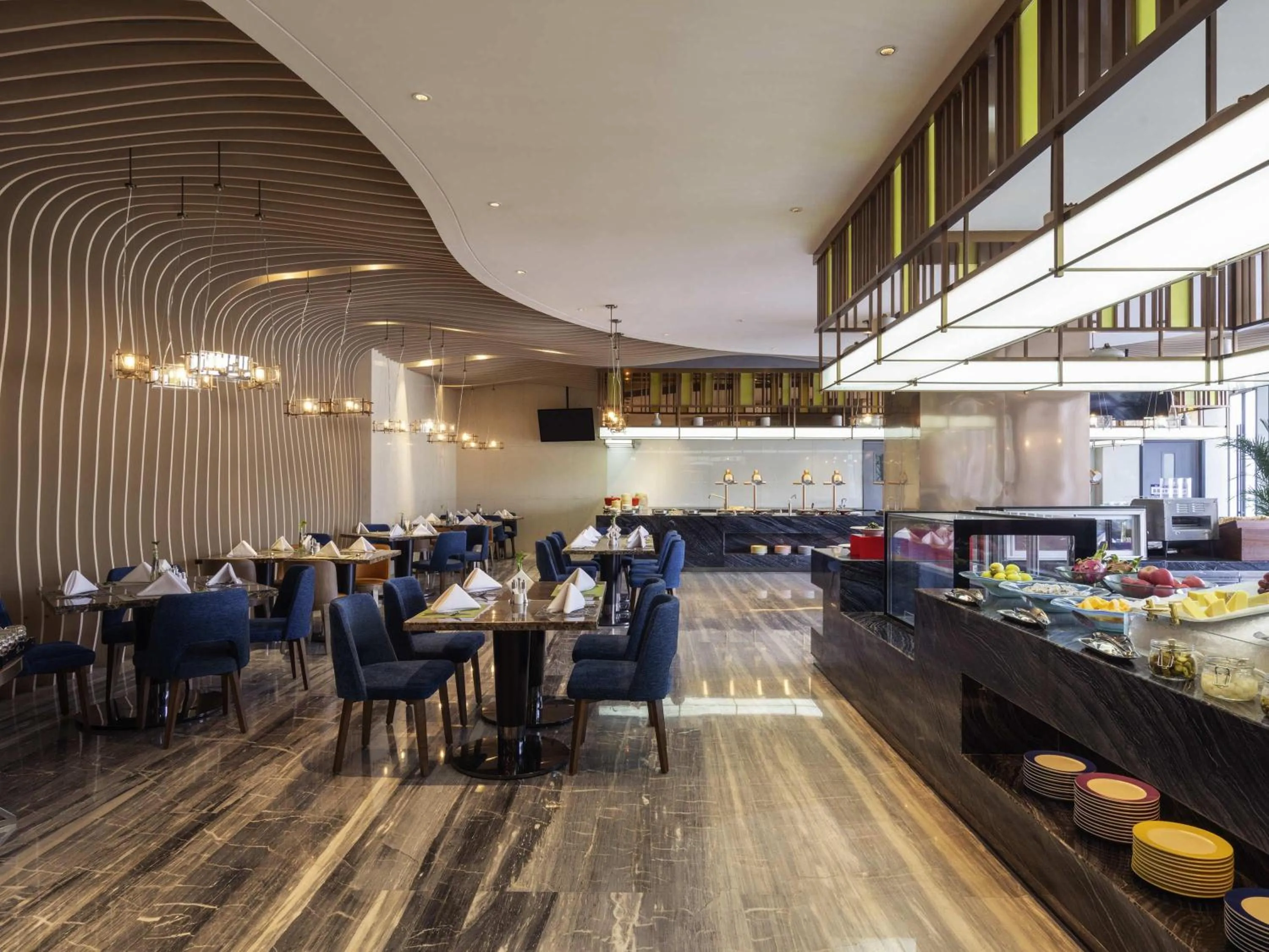 Restaurant/places to eat in Novotel Zhengzhou Airport
