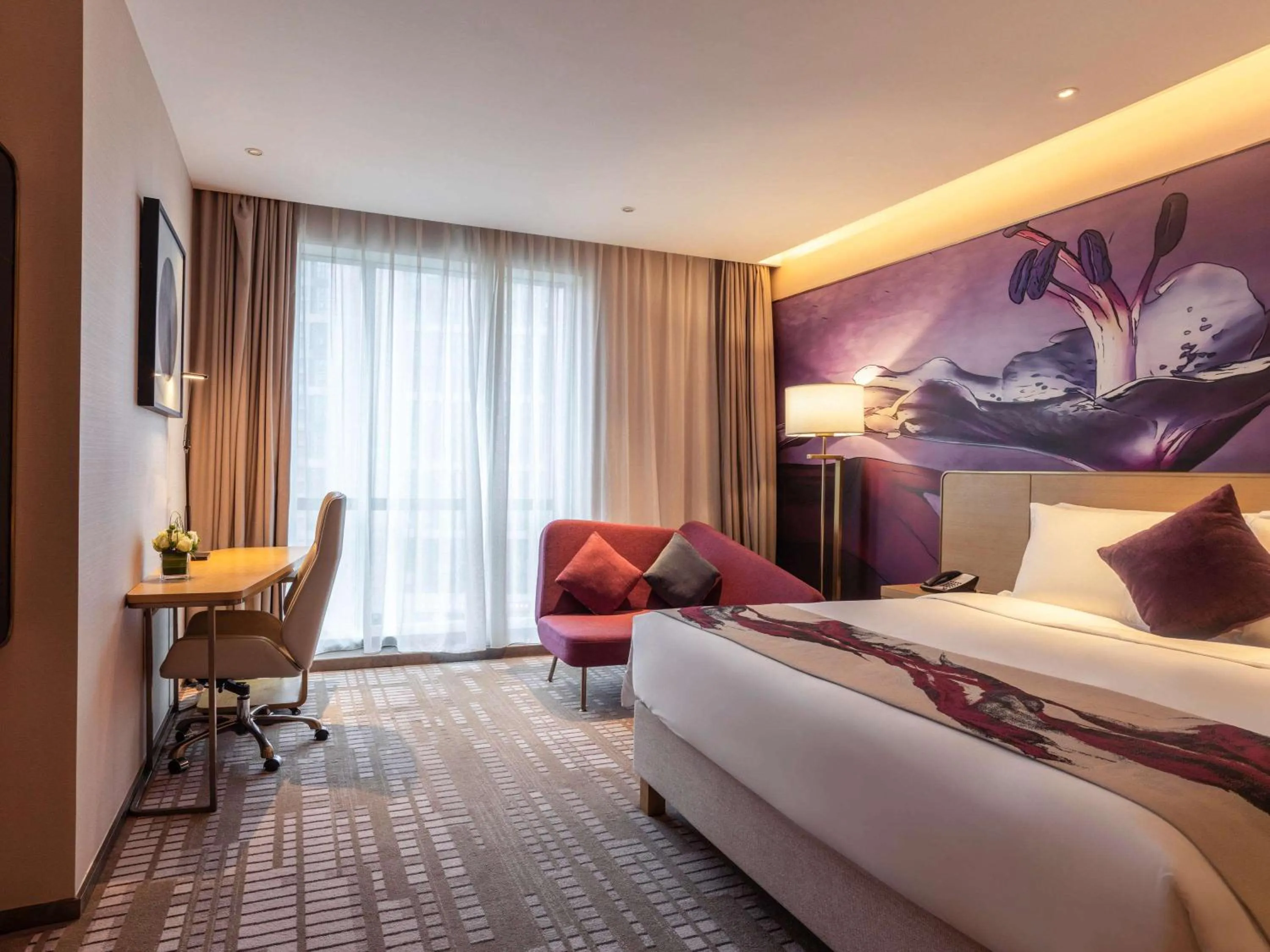 Photo of the whole room, Bed in Novotel Zhengzhou Airport