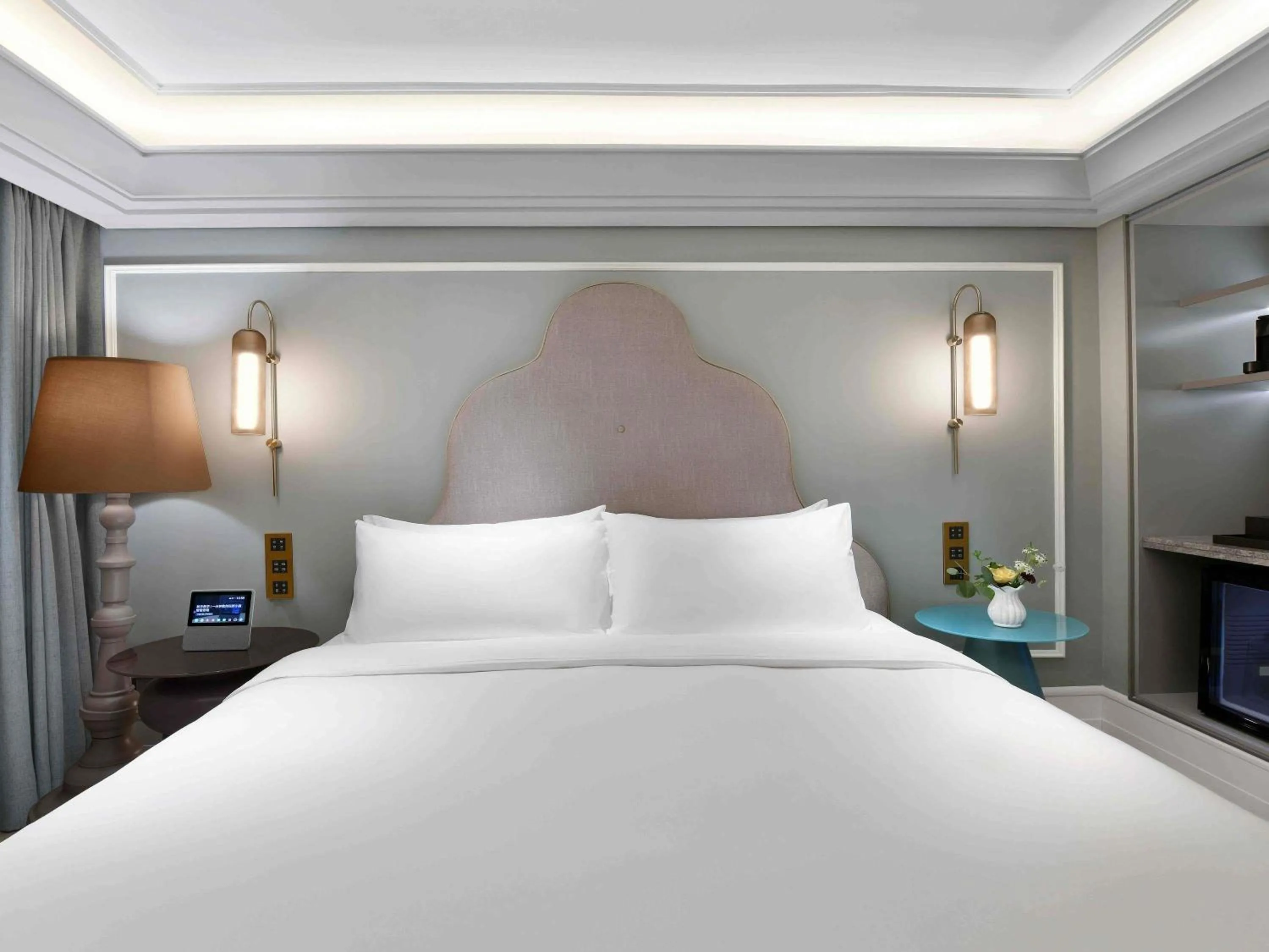 Bedroom, Bed in Mercure Shenzhen Sports Center Hotel