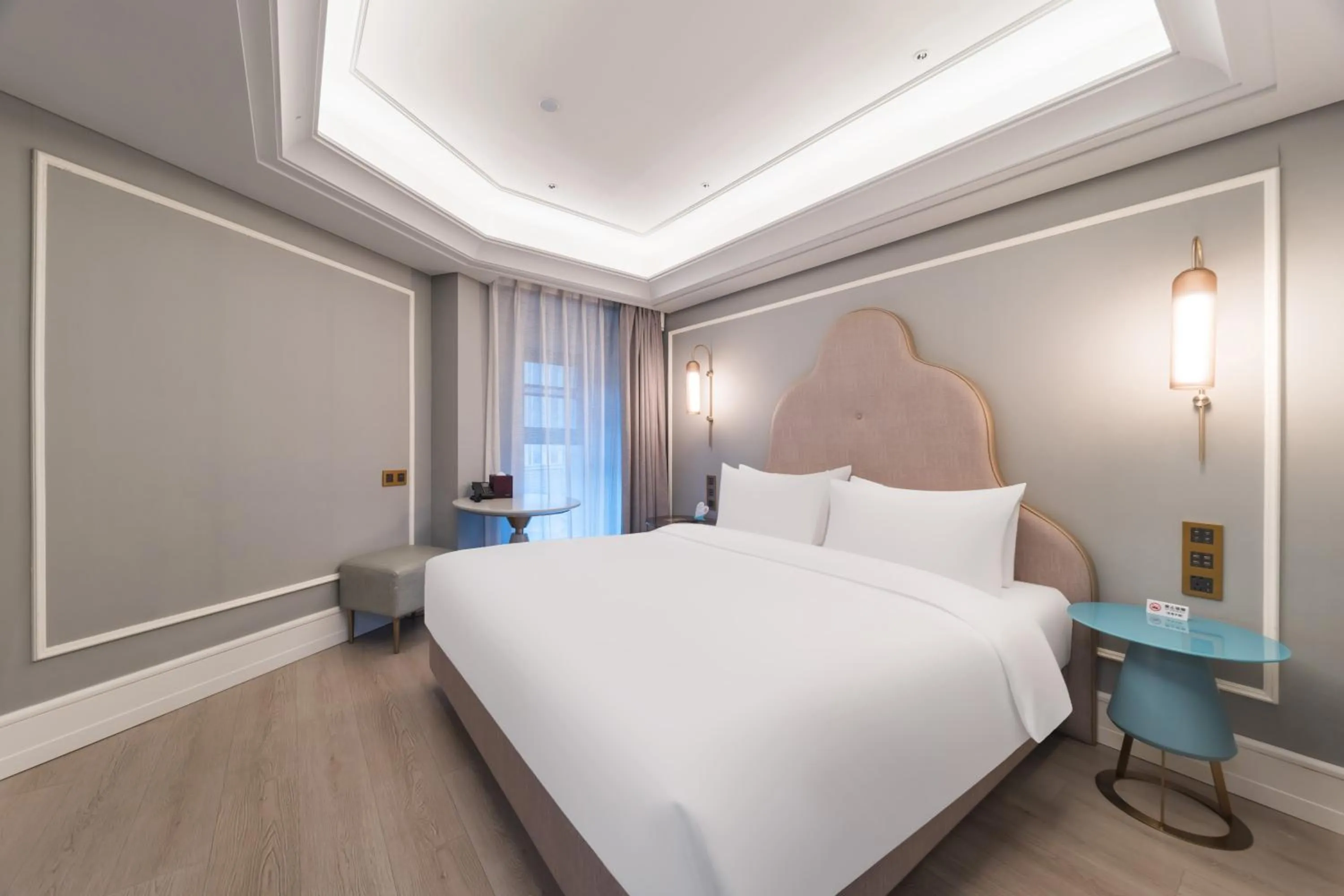 Bed in Mercure Shenzhen Sports Center Hotel