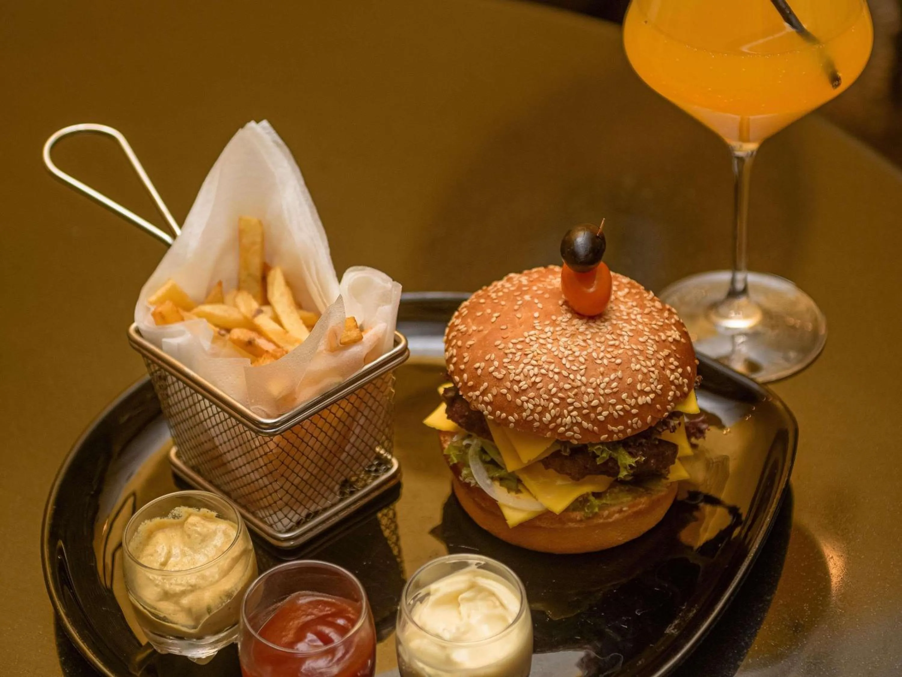 Restaurant/places to eat in Ibis Abdelmoumen Casa Centre