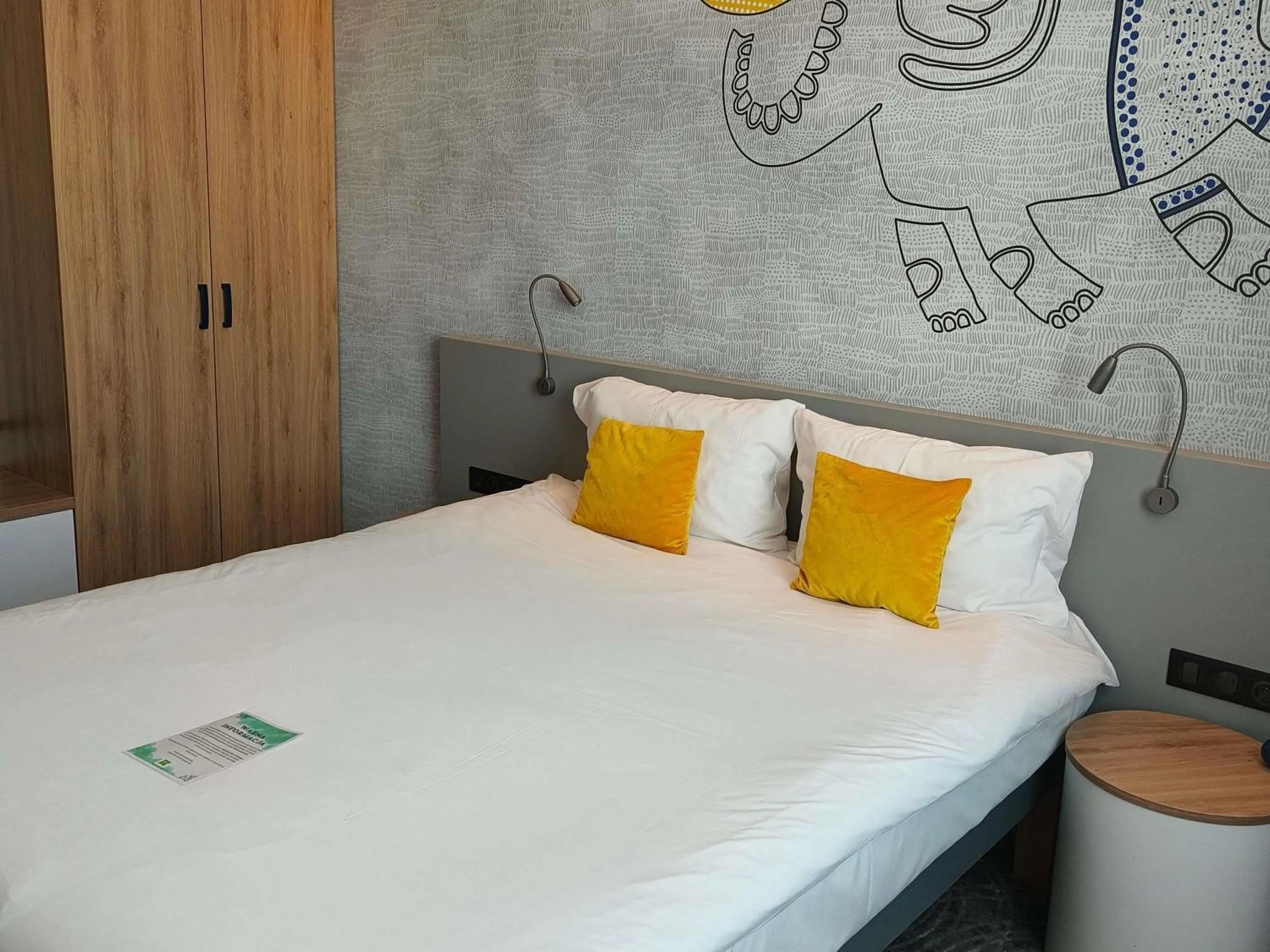 Bedroom, Bed in ibis styles Bolesławiec