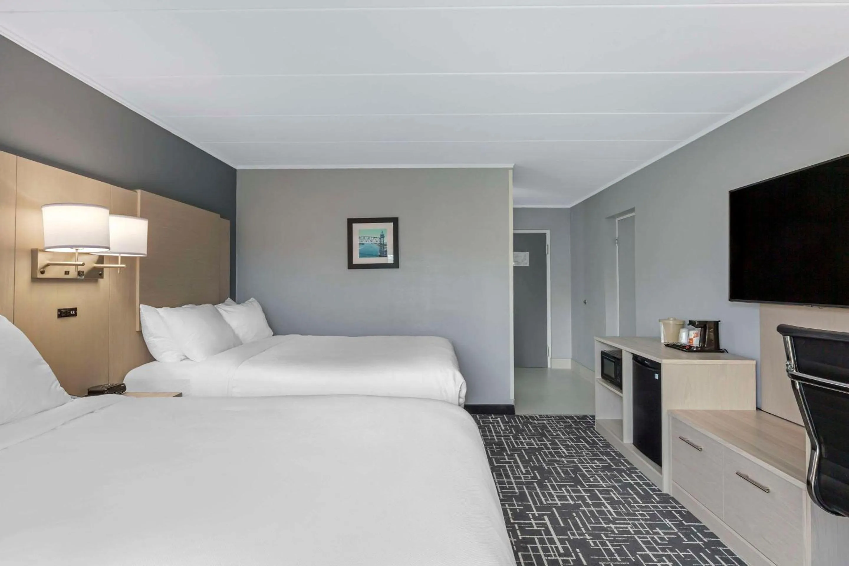 Bedroom, Bed in Comfort Inn Hyannis - Cape Cod