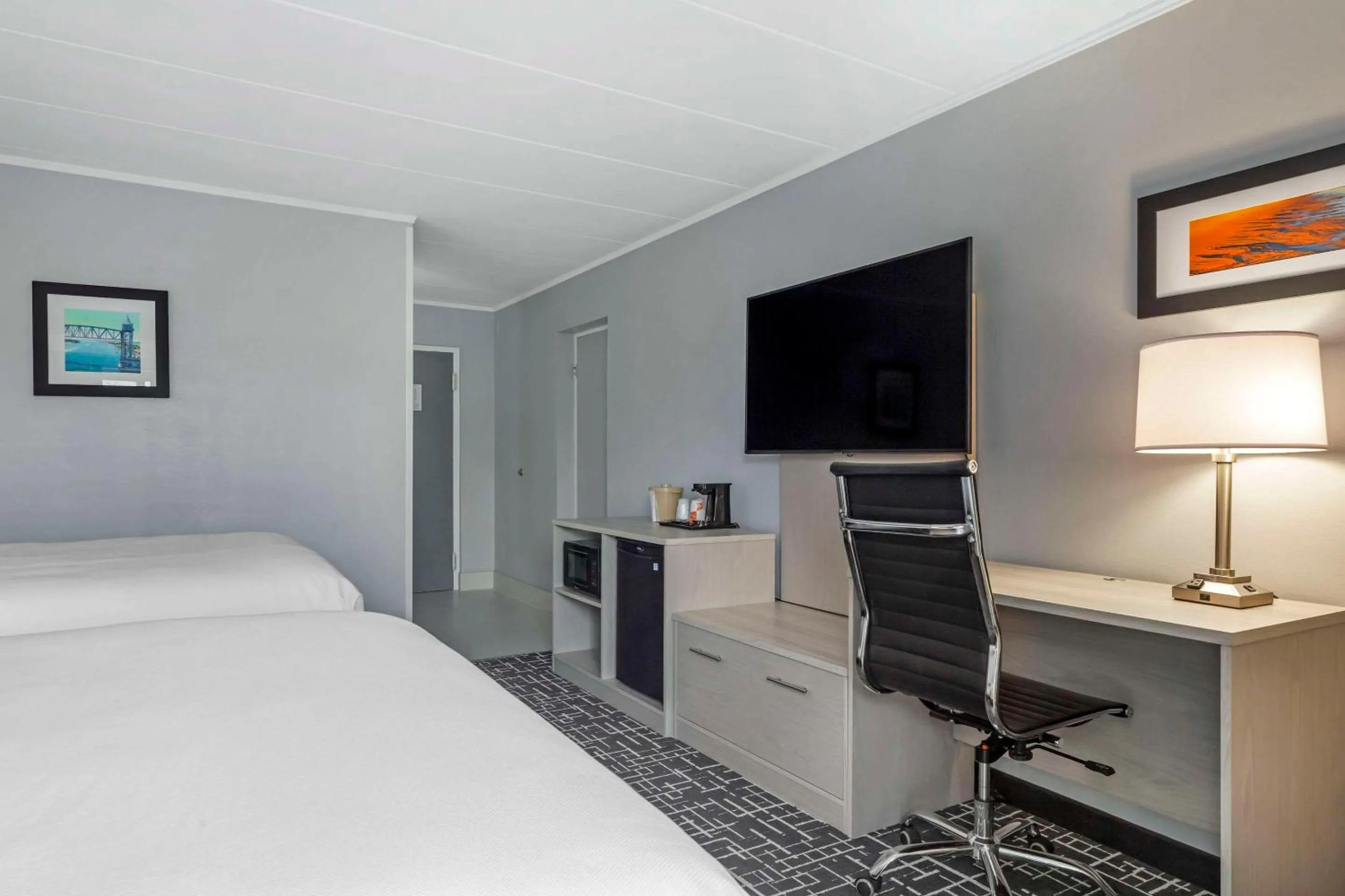 Bedroom, Bed in Comfort Inn Hyannis - Cape Cod