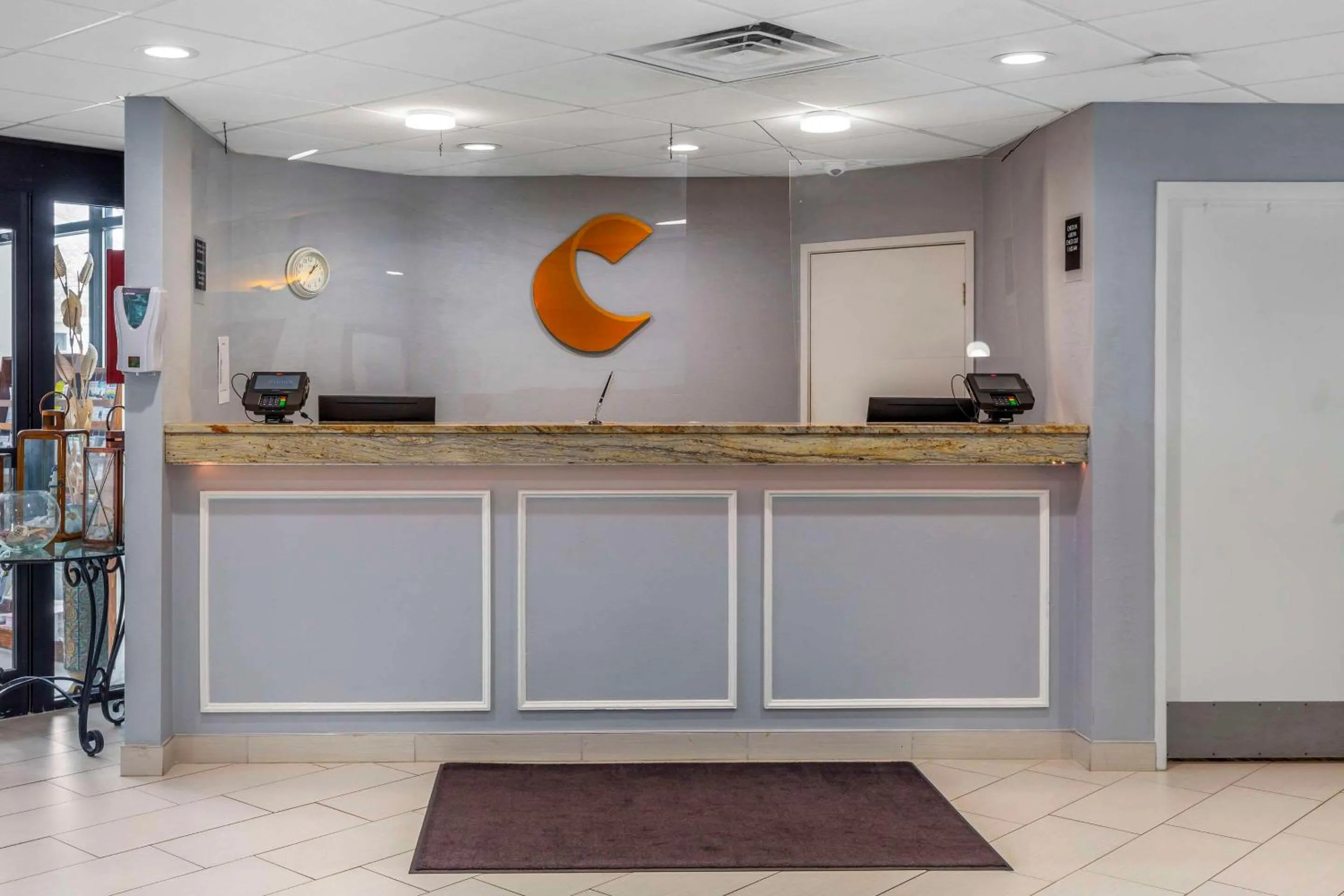 Lobby or reception in Comfort Inn Hyannis - Cape Cod