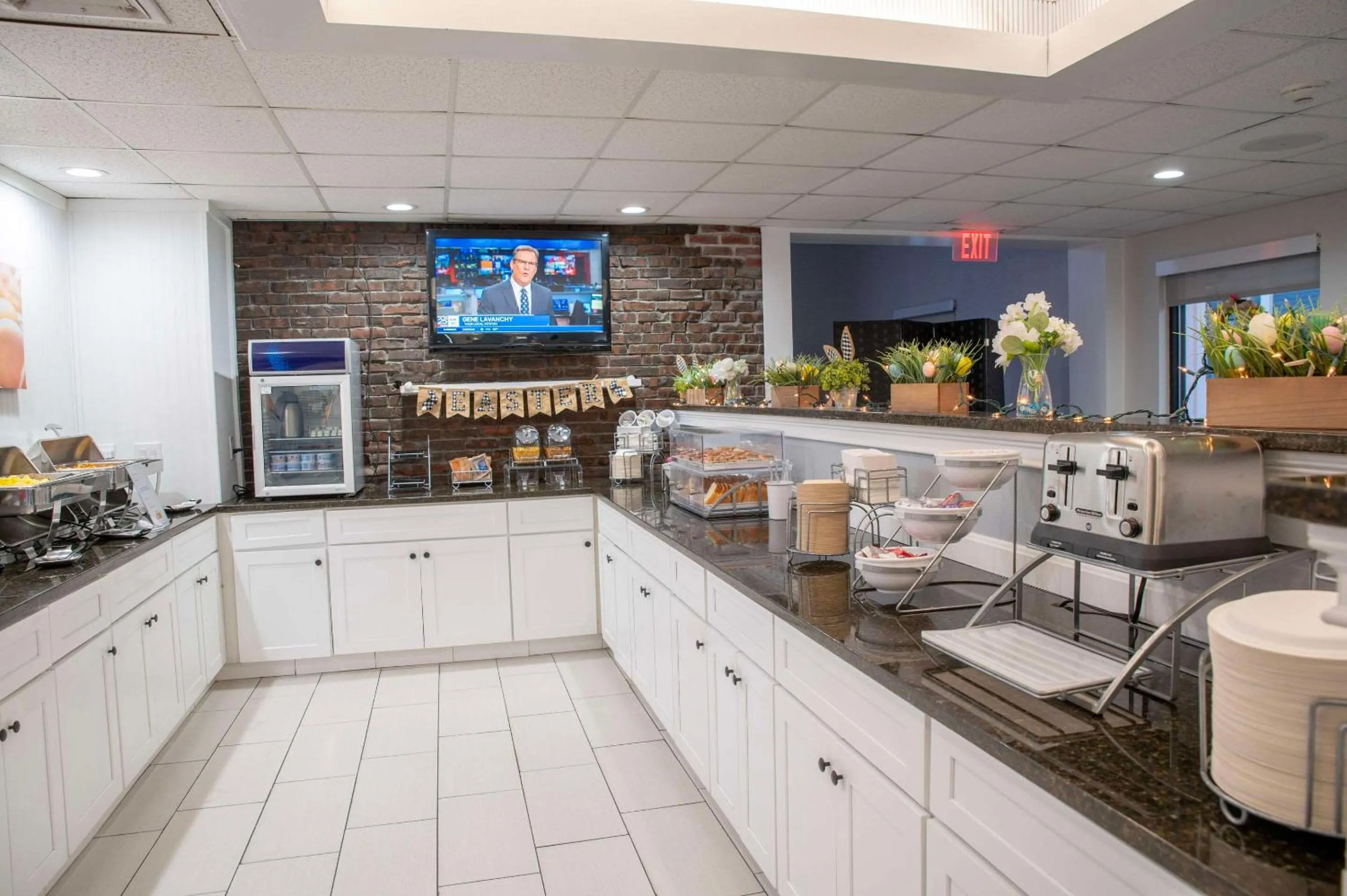 Breakfast in Comfort Inn Hyannis - Cape Cod