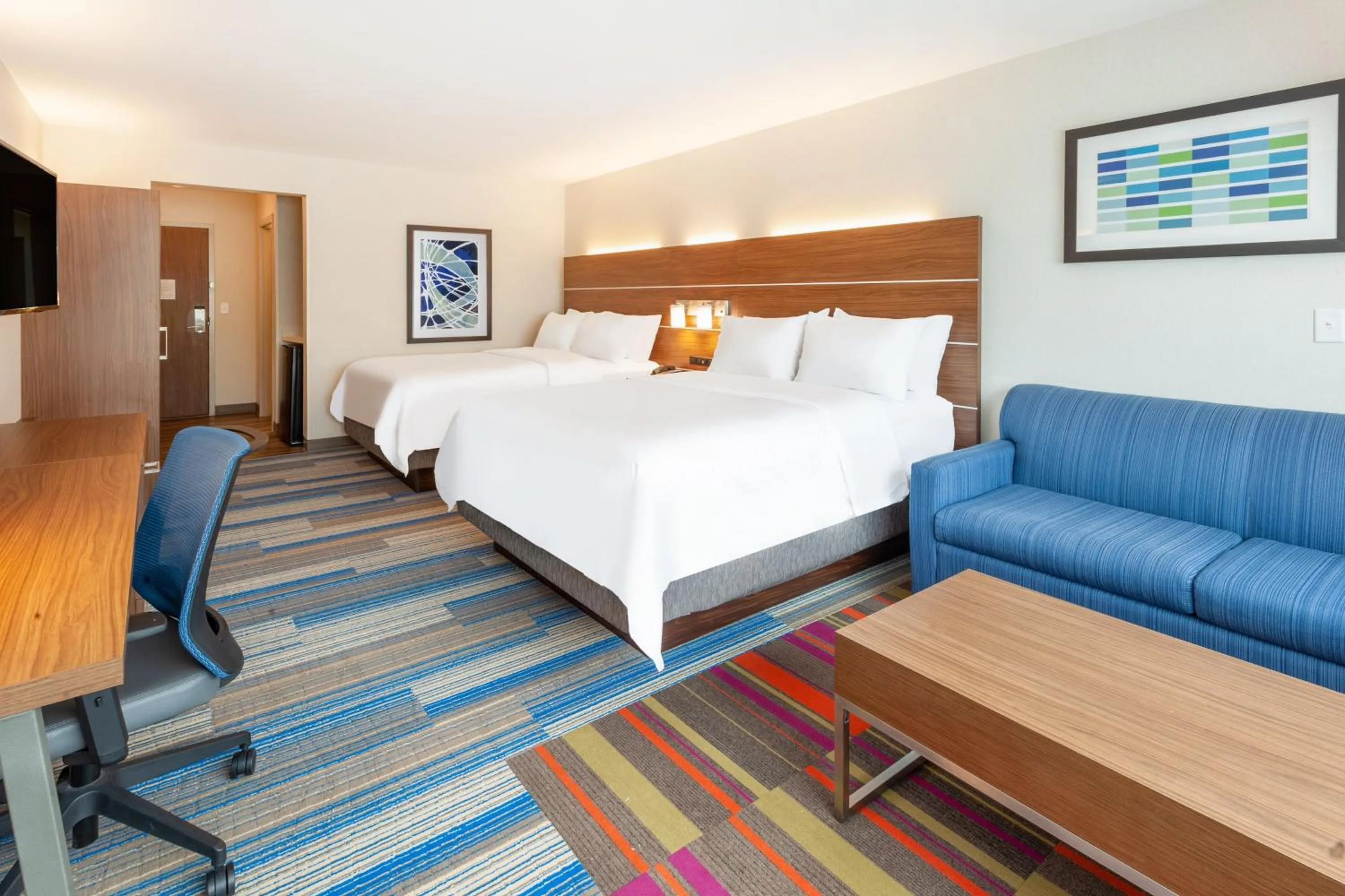 Photo of the whole room, Bed in Holiday Inn Express & Suites Brunswick-Harpers Ferry Area by IHG