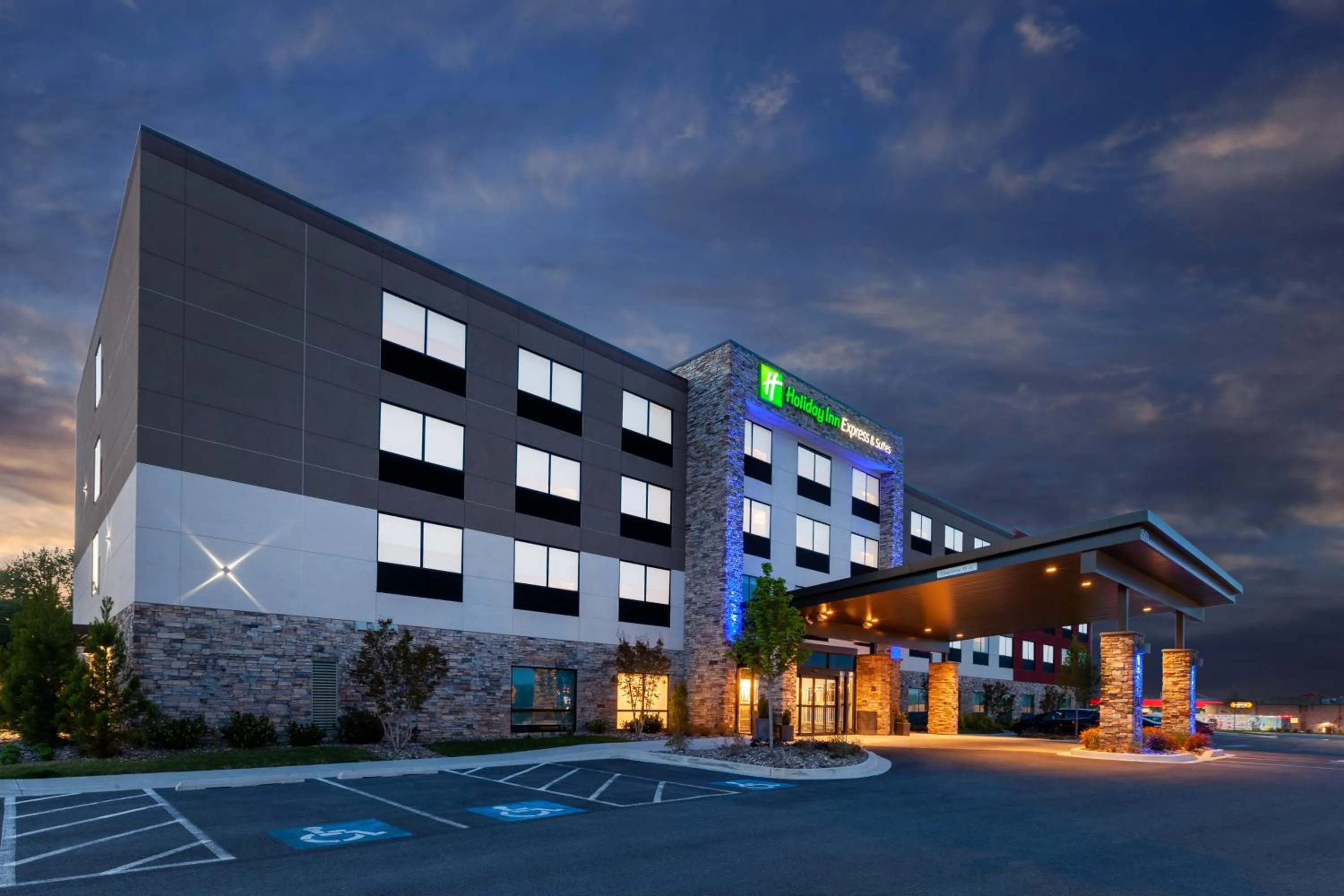 Property building in Holiday Inn Express & Suites Brunswick-Harpers Ferry Area by IHG