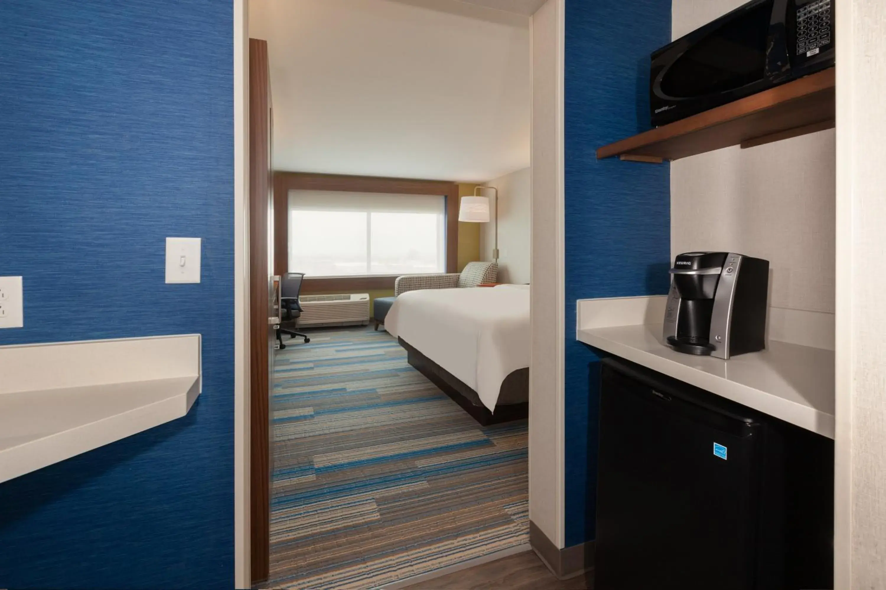 Standard King Room in Holiday Inn Express & Suites Brunswick-Harpers Ferry Area by IHG Standard King Room in Holiday Inn Express & Suites Brunswick-Harpers Ferry Area by IHG