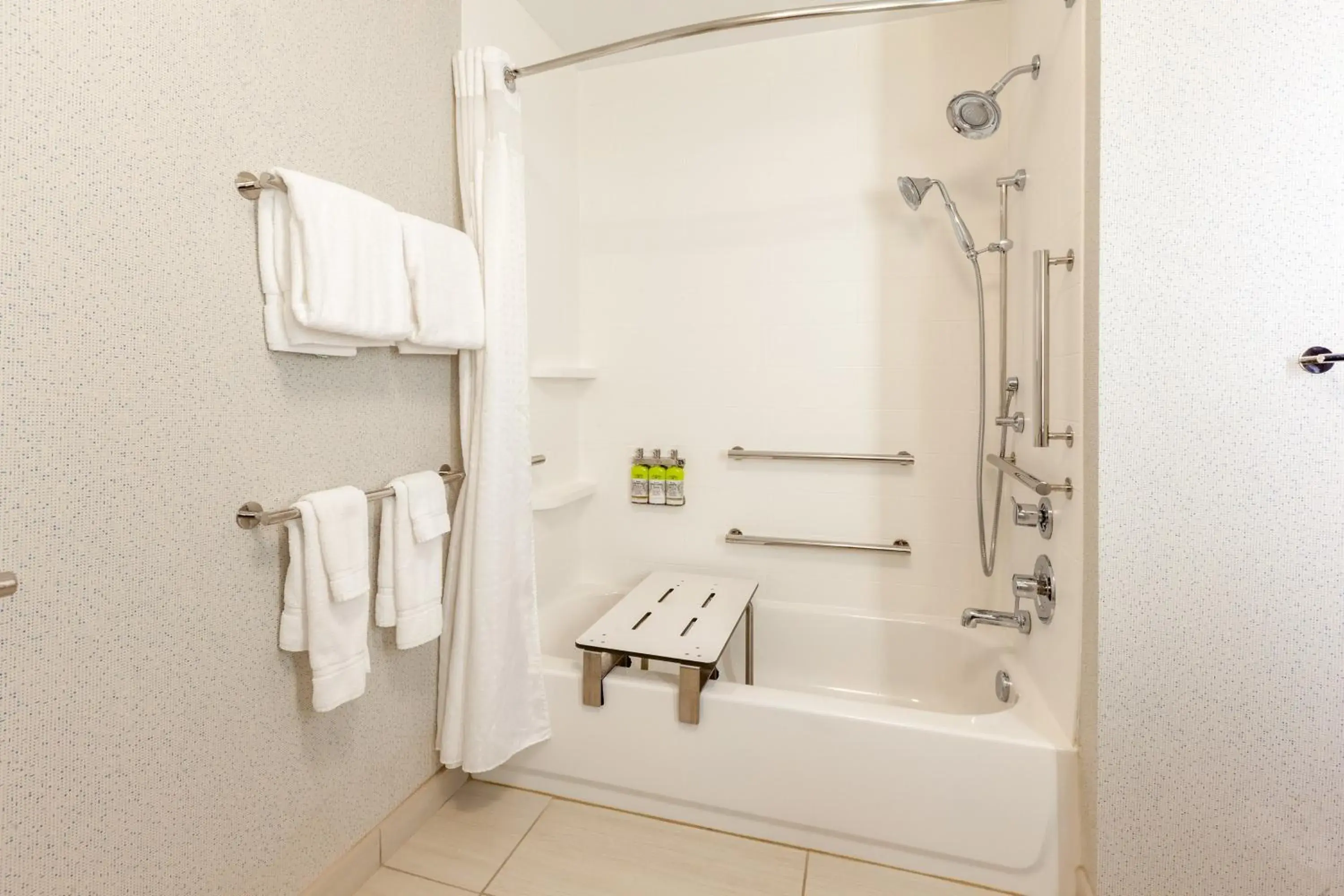 Suite with Twin Beds and Hearing Accessible Tran Shower - Non-Smoking in Holiday Inn Express & Suites Brunswick-Harpers Ferry Area by IHG Suite with Twin Beds and Hearing Accessible Tran Shower - Non-Smoking in Holiday Inn Express & Suites Brunswick-Harpers Ferry Area by IHG