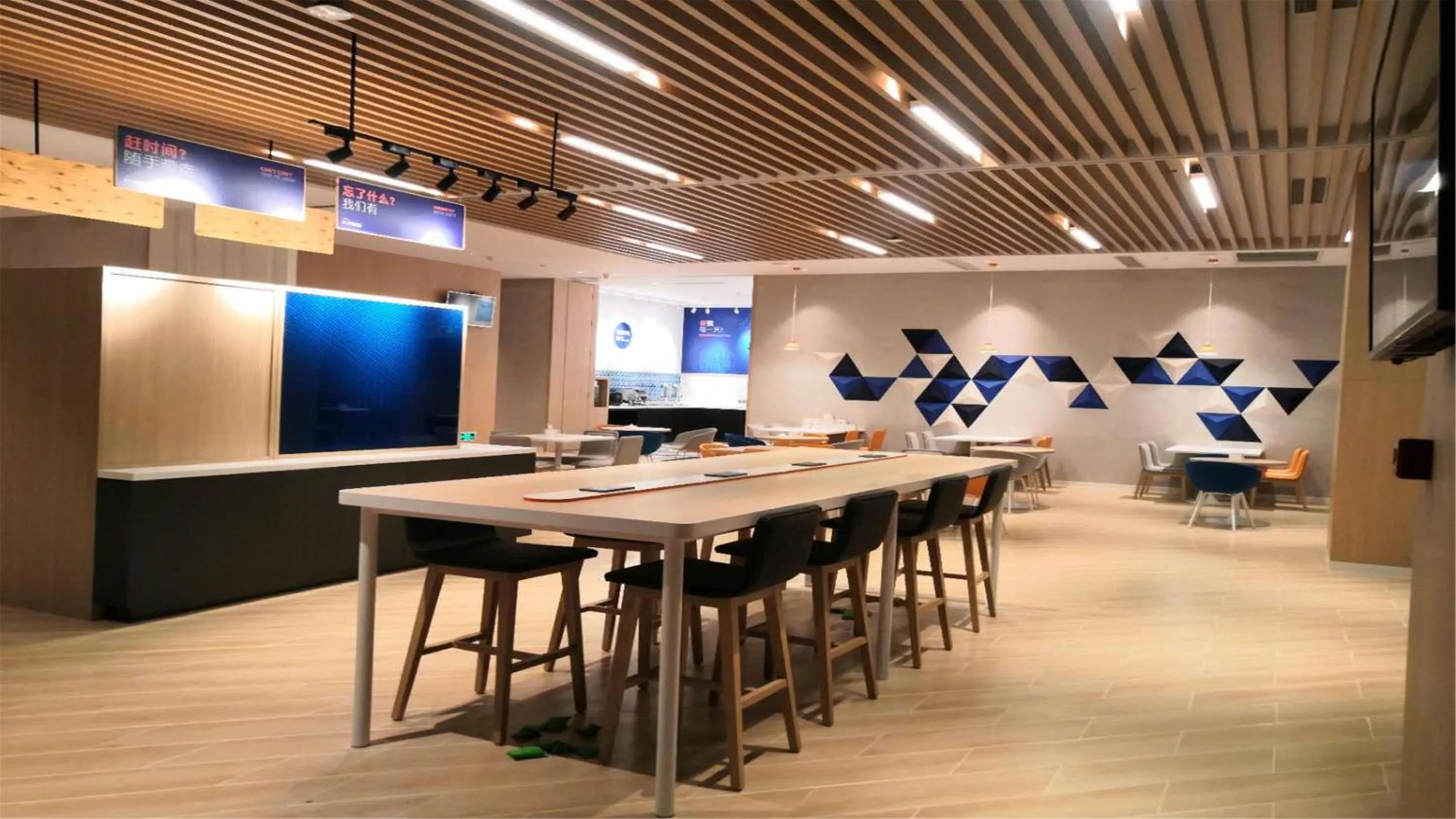 Restaurant/places to eat in Holiday Inn Express Jiangmen Jianghai by IHG