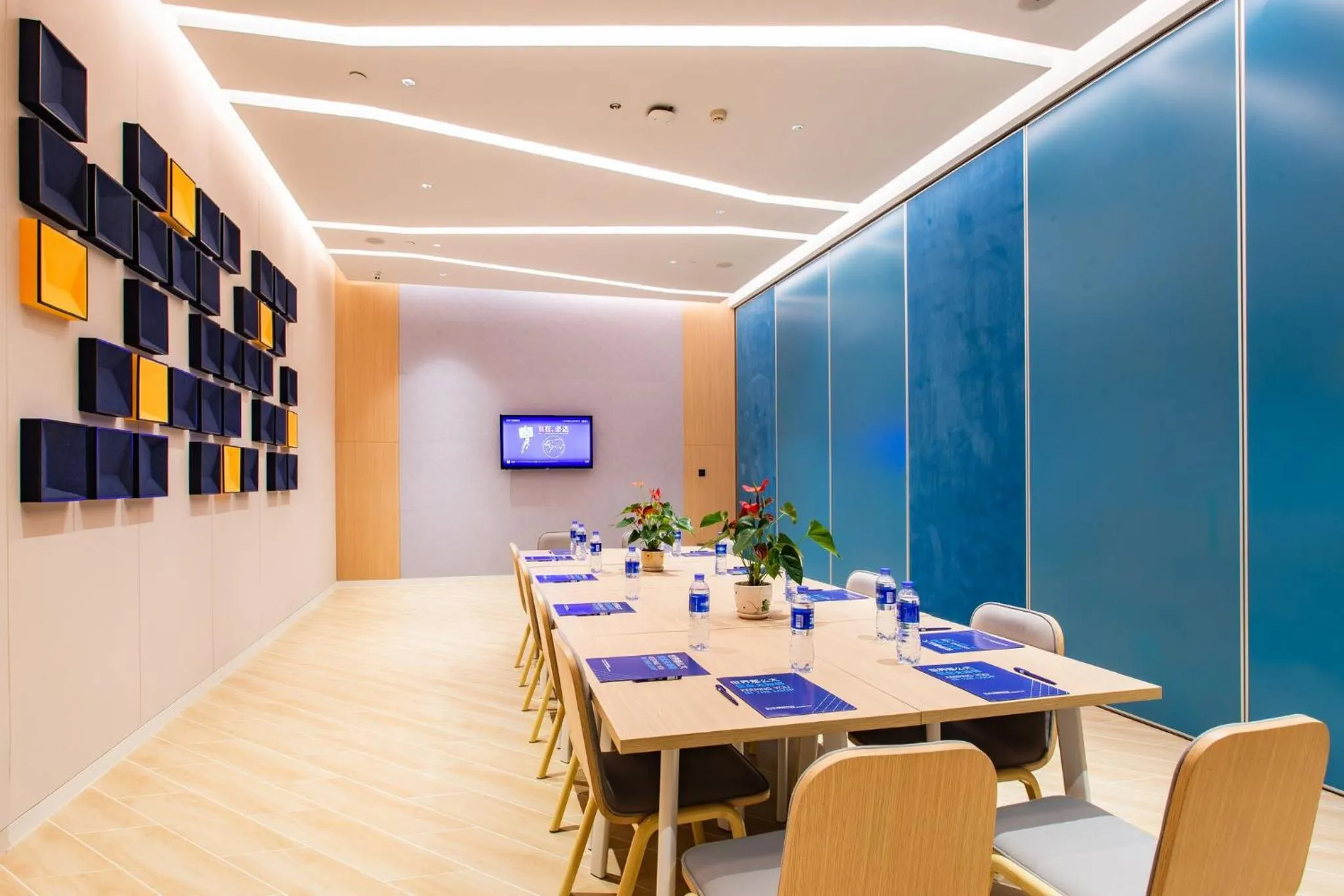 Meeting/conference room in Holiday Inn Express Jiangmen Jianghai by IHG