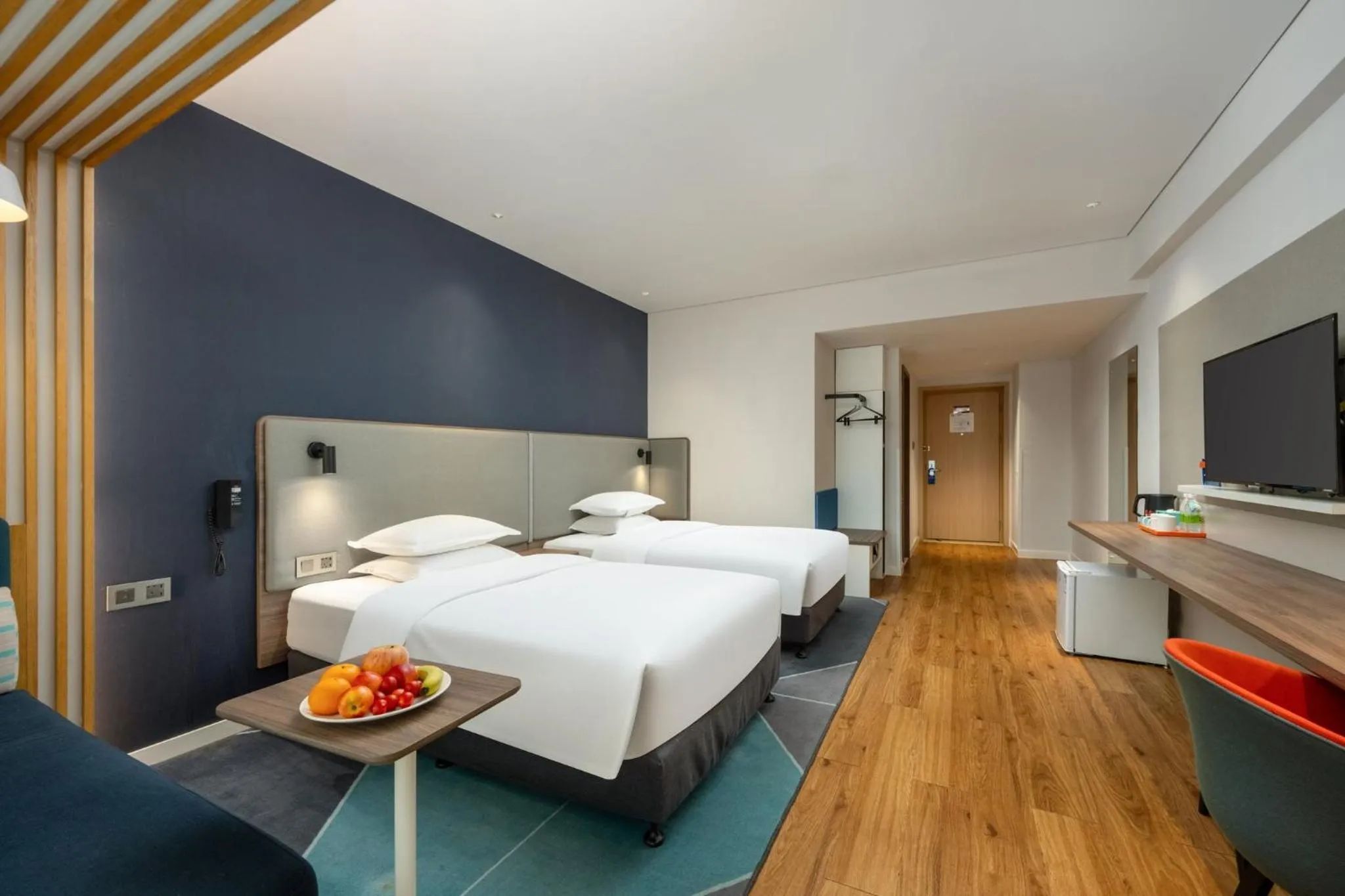 Photo of the whole room, Bed in Holiday Inn Express Jiangmen Jianghai by IHG