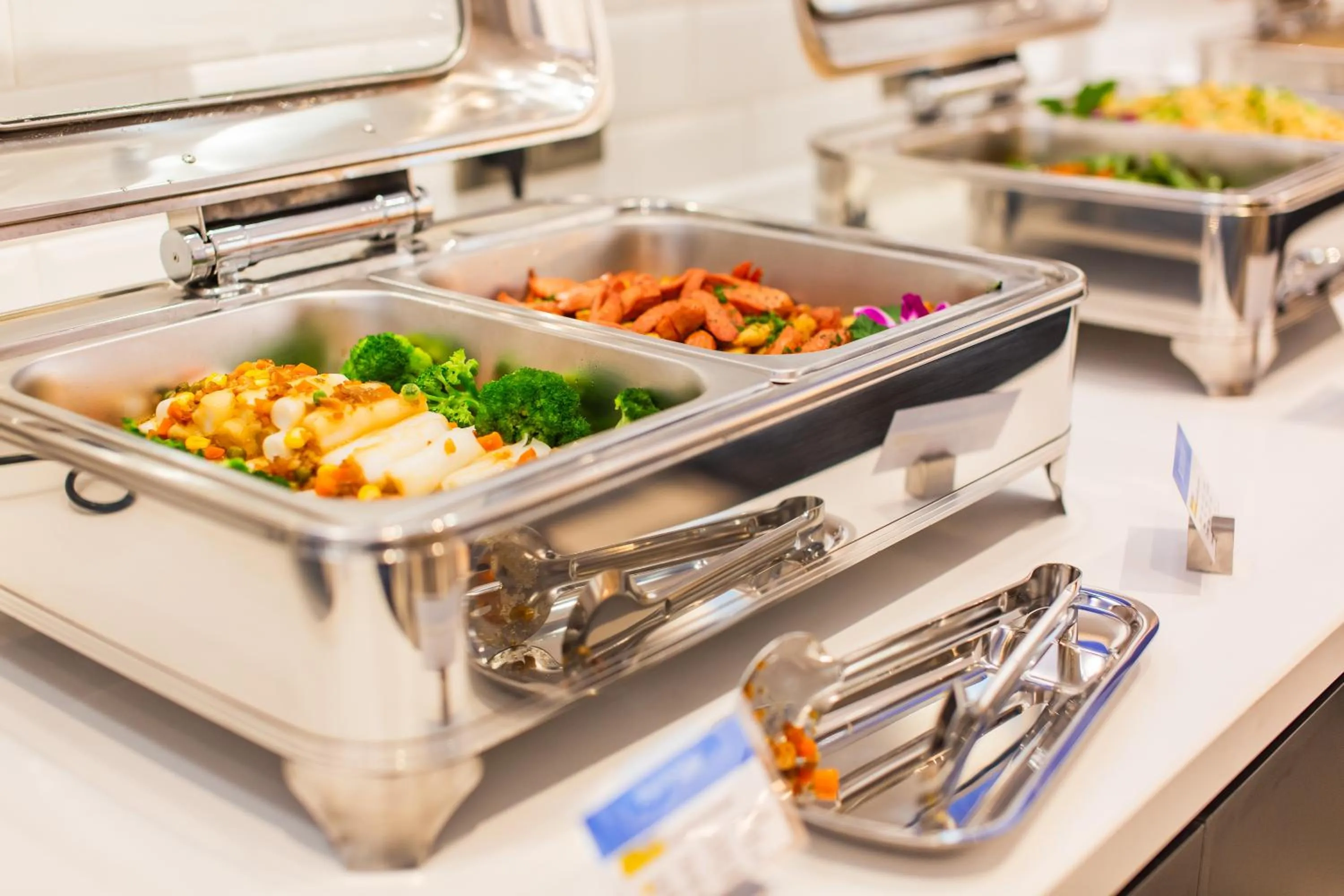 Restaurant/places to eat in Holiday Inn Express Jiangmen Jianghai by IHG