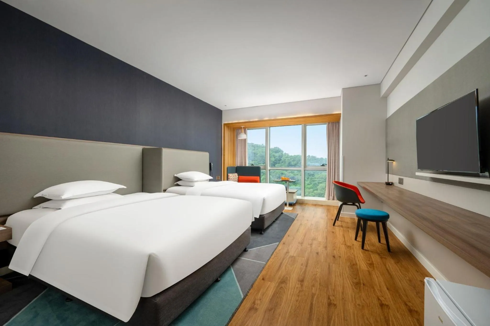 Photo of the whole room, Bed in Holiday Inn Express Jiangmen Jianghai by IHG