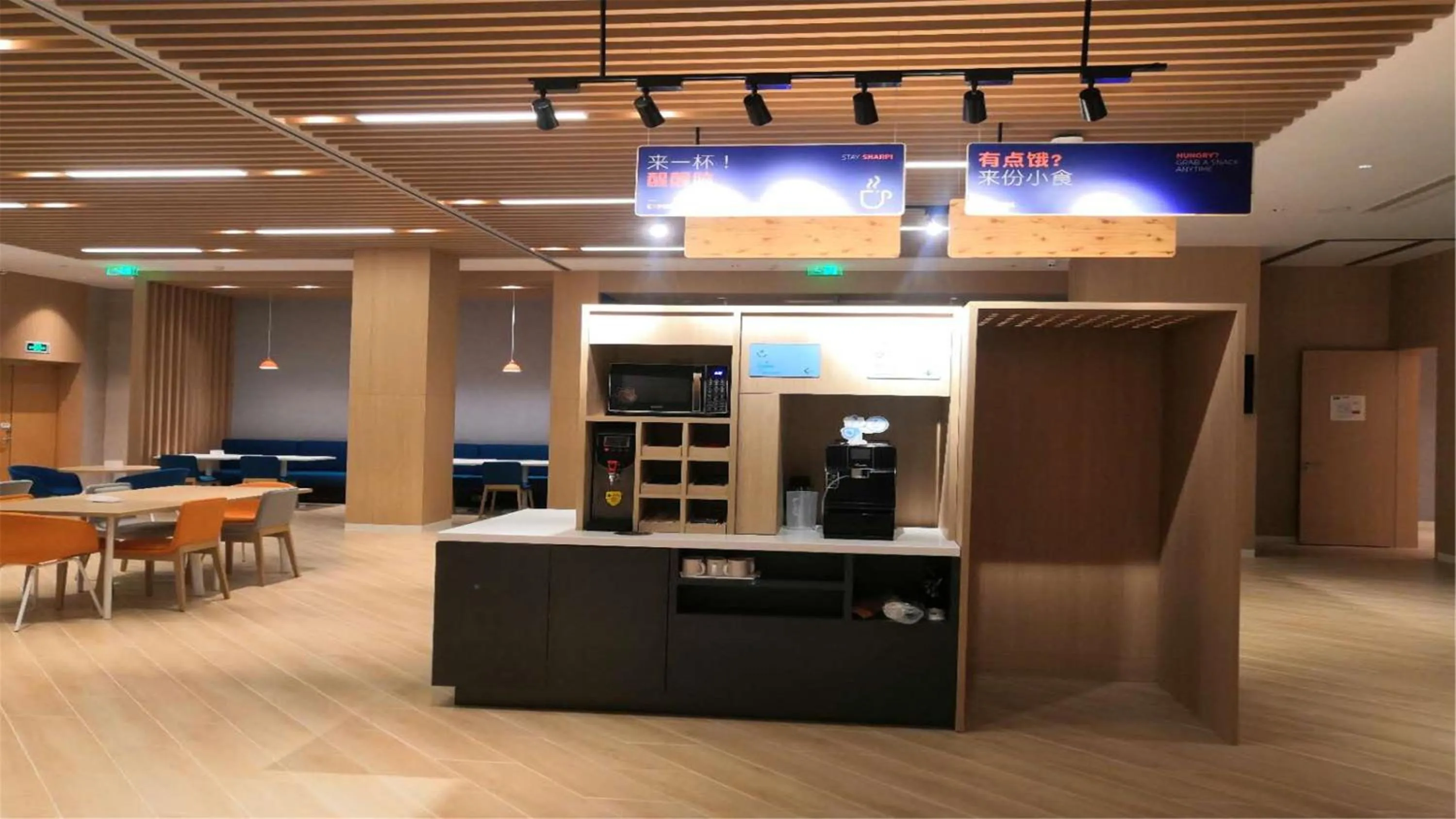 Restaurant/places to eat in Holiday Inn Express Jiangmen Jianghai by IHG