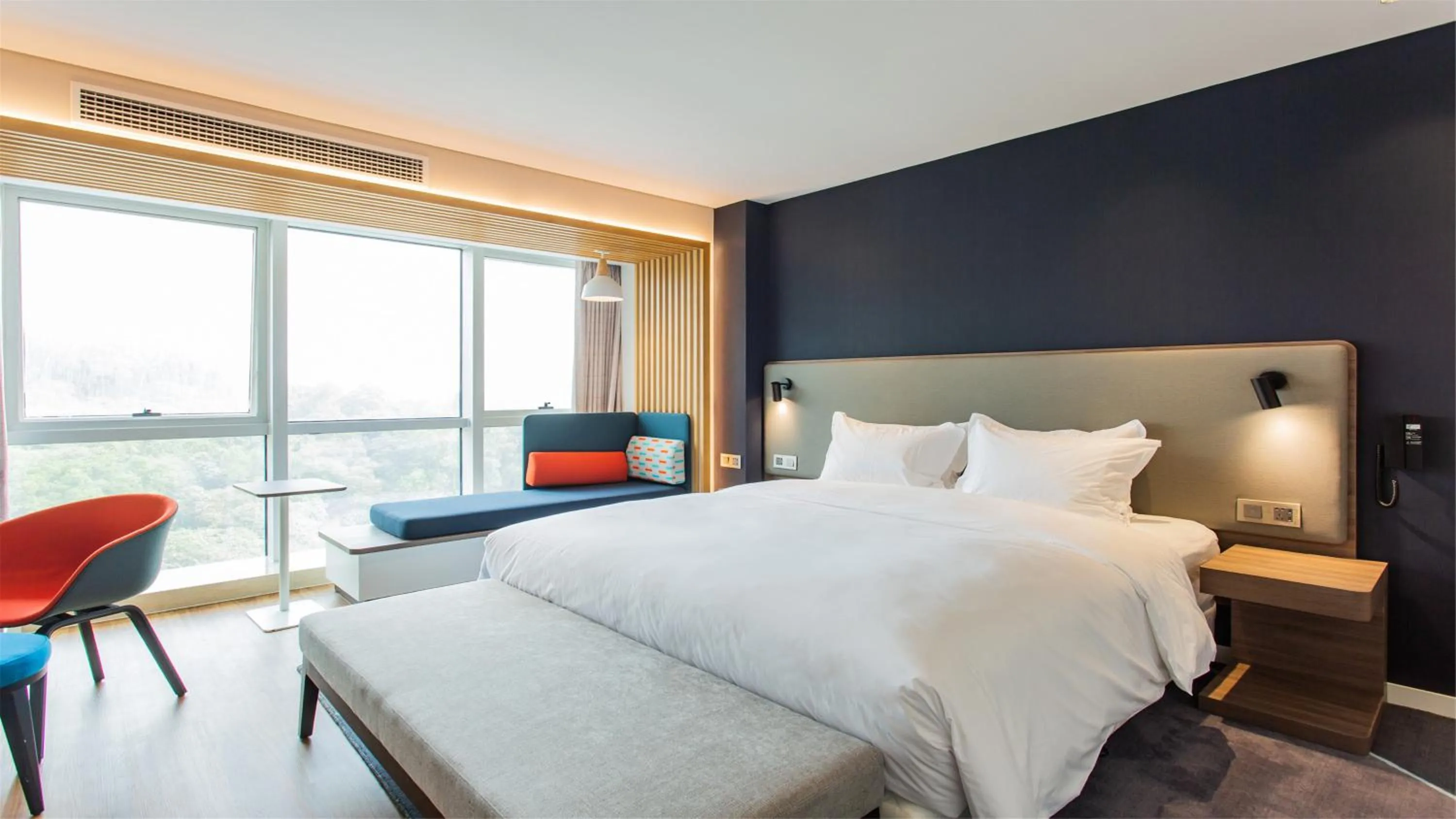 Bedroom, Bed in Holiday Inn Express Jiangmen Jianghai by IHG