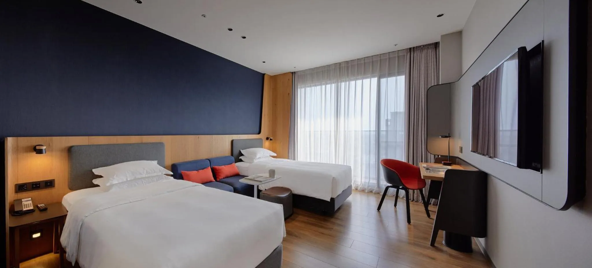 Photo of the whole room, Bed in Holiday Inn Express Chiayi by IHG