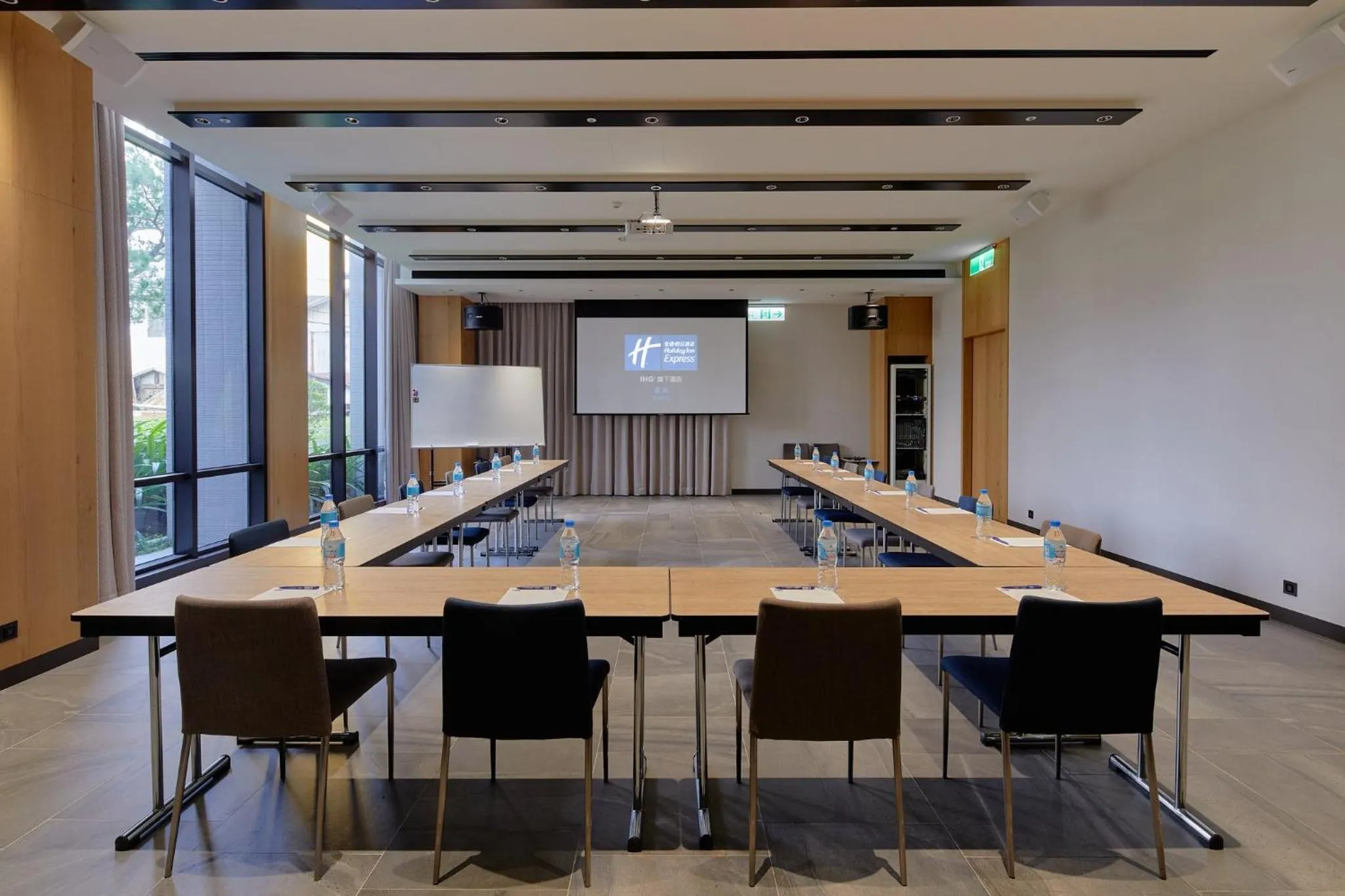 Meeting/conference room in Holiday Inn Express Chiayi by IHG