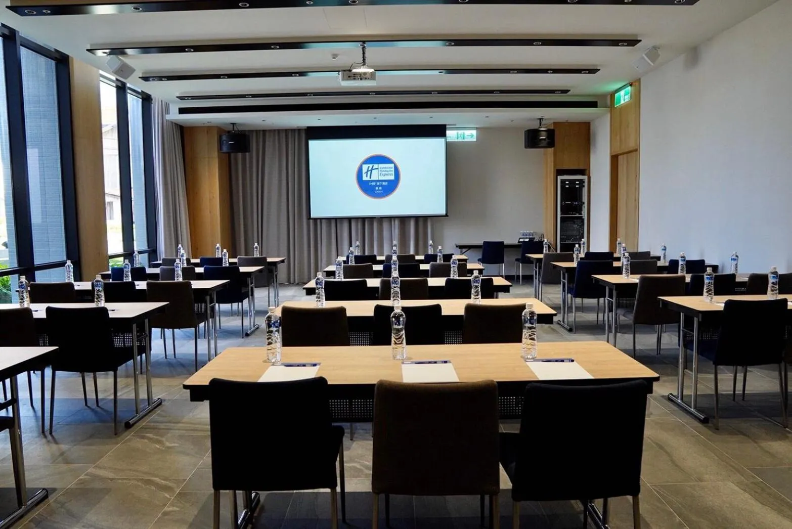 Meeting/conference room in Holiday Inn Express Chiayi by IHG