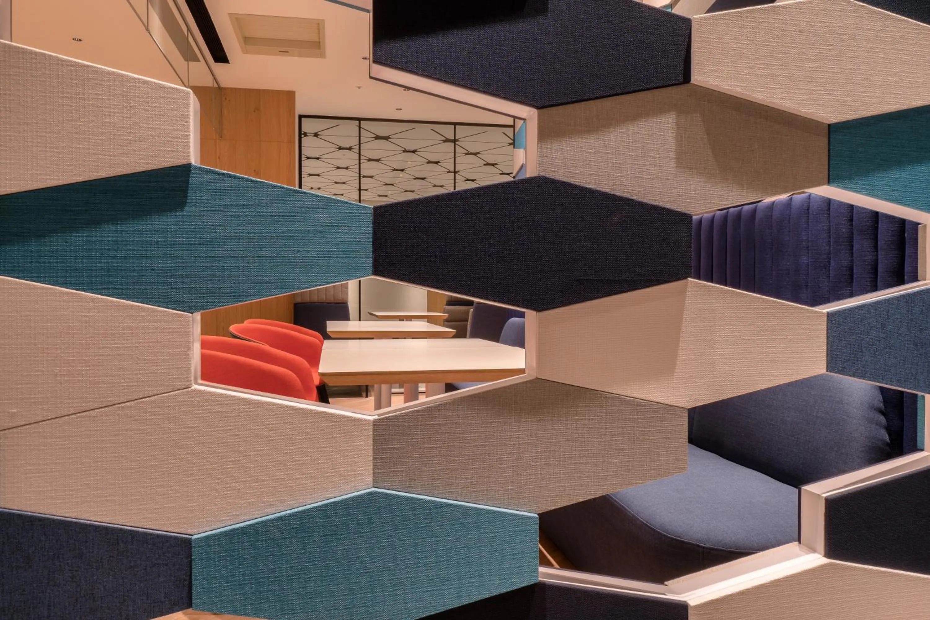 Dining area in Holiday Inn Express Chiayi by IHG